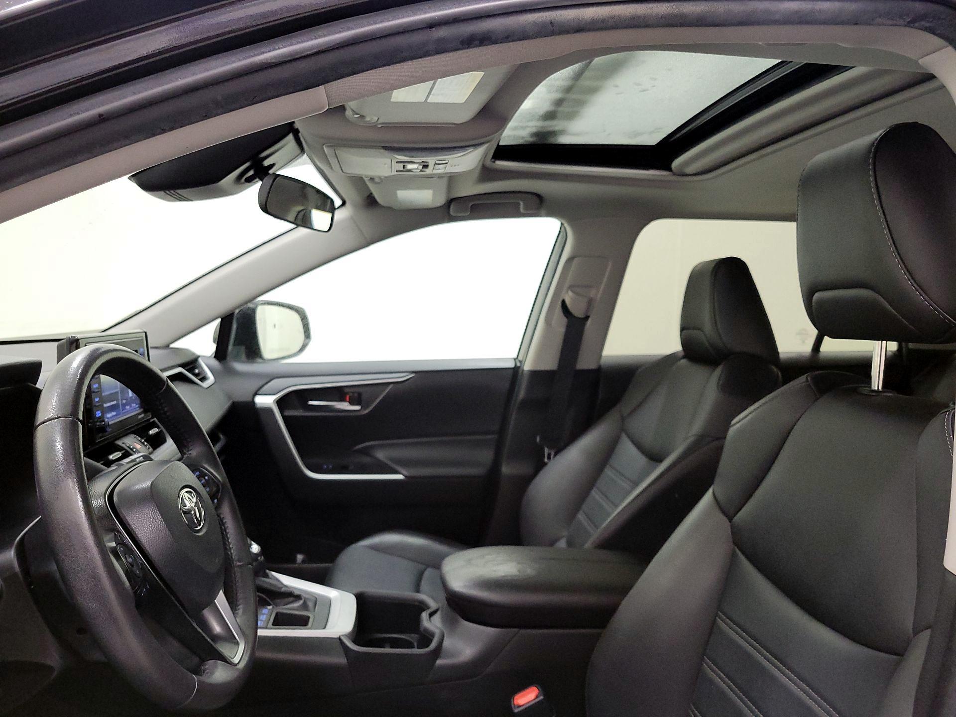 Thumbnail: 2022 Toyota RAV4 - 19