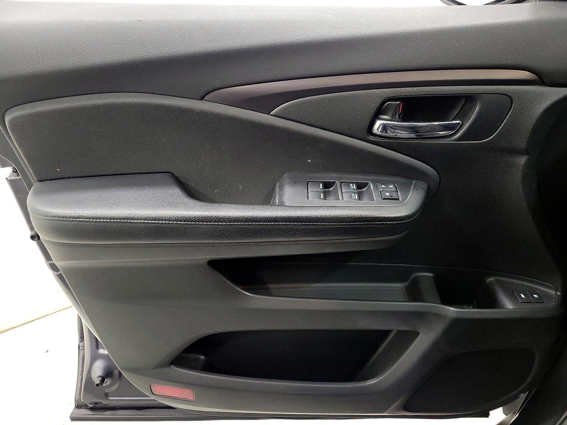 Thumbnail: 2016 Honda Pilot - 12