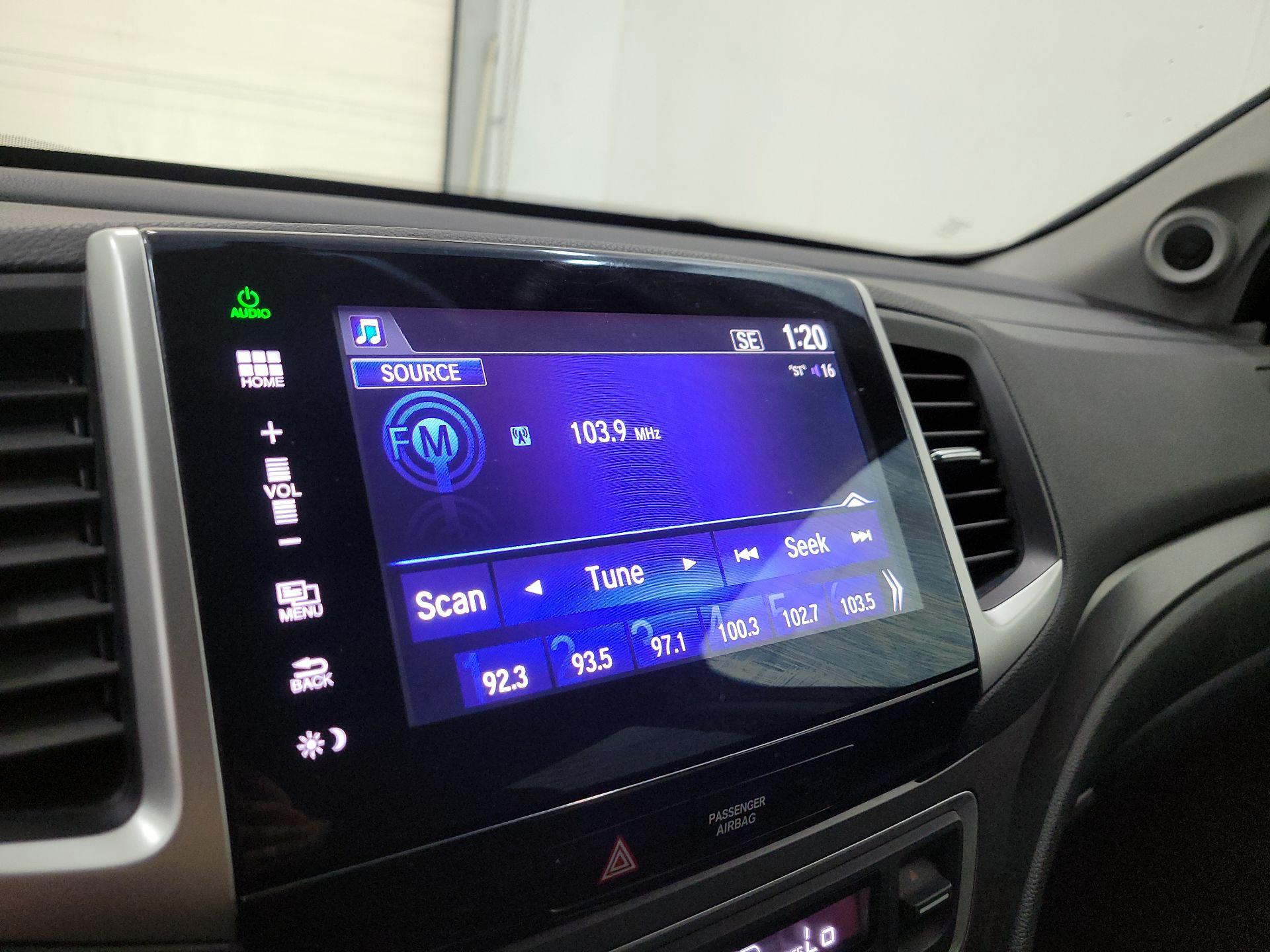 Thumbnail: 2016 Honda Pilot - 15