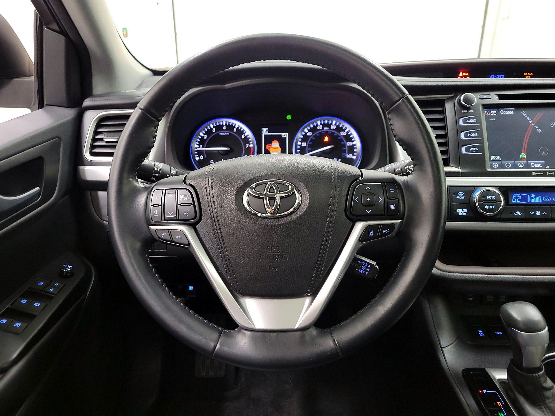 Thumbnail: 2017 Toyota Highlander - 10