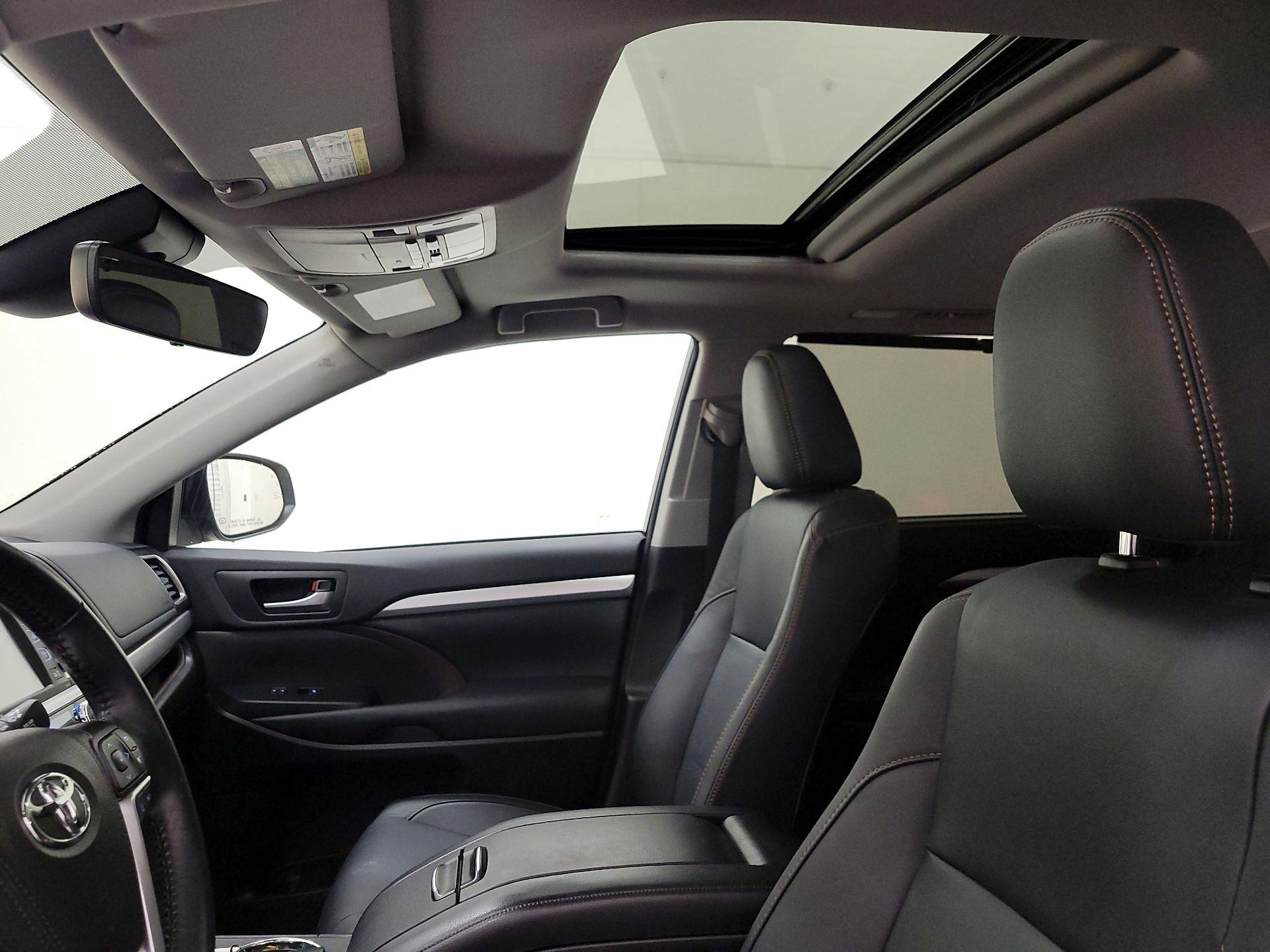 Thumbnail: 2017 Toyota Highlander - 19