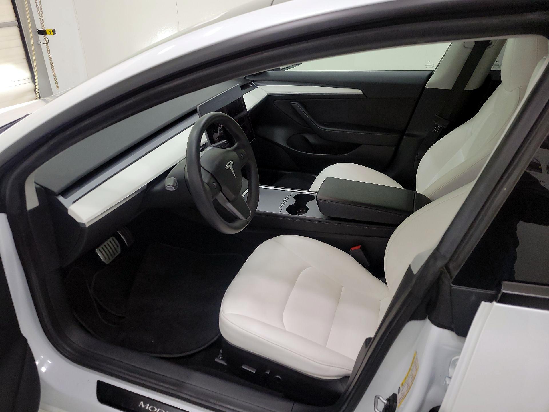 Thumbnail: 2022 Tesla Model 3 - 11