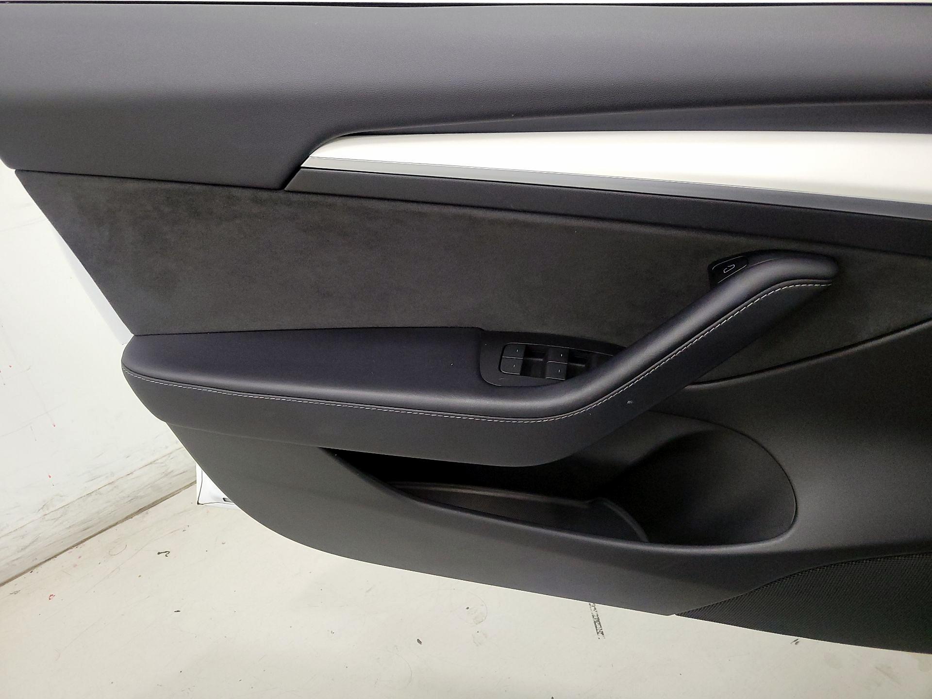 Thumbnail: 2022 Tesla Model 3 - 12