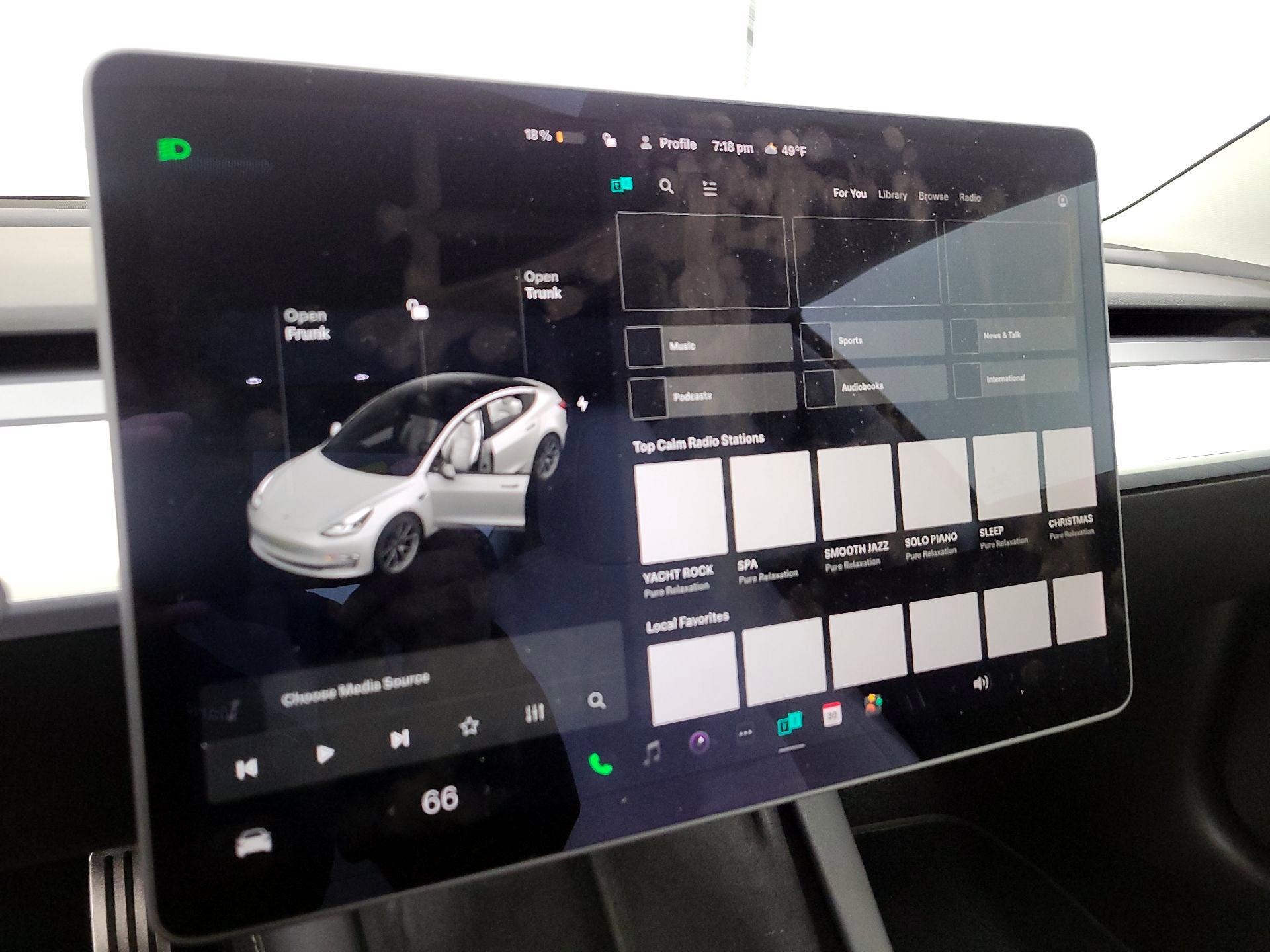 Thumbnail: 2022 Tesla Model 3 - 15