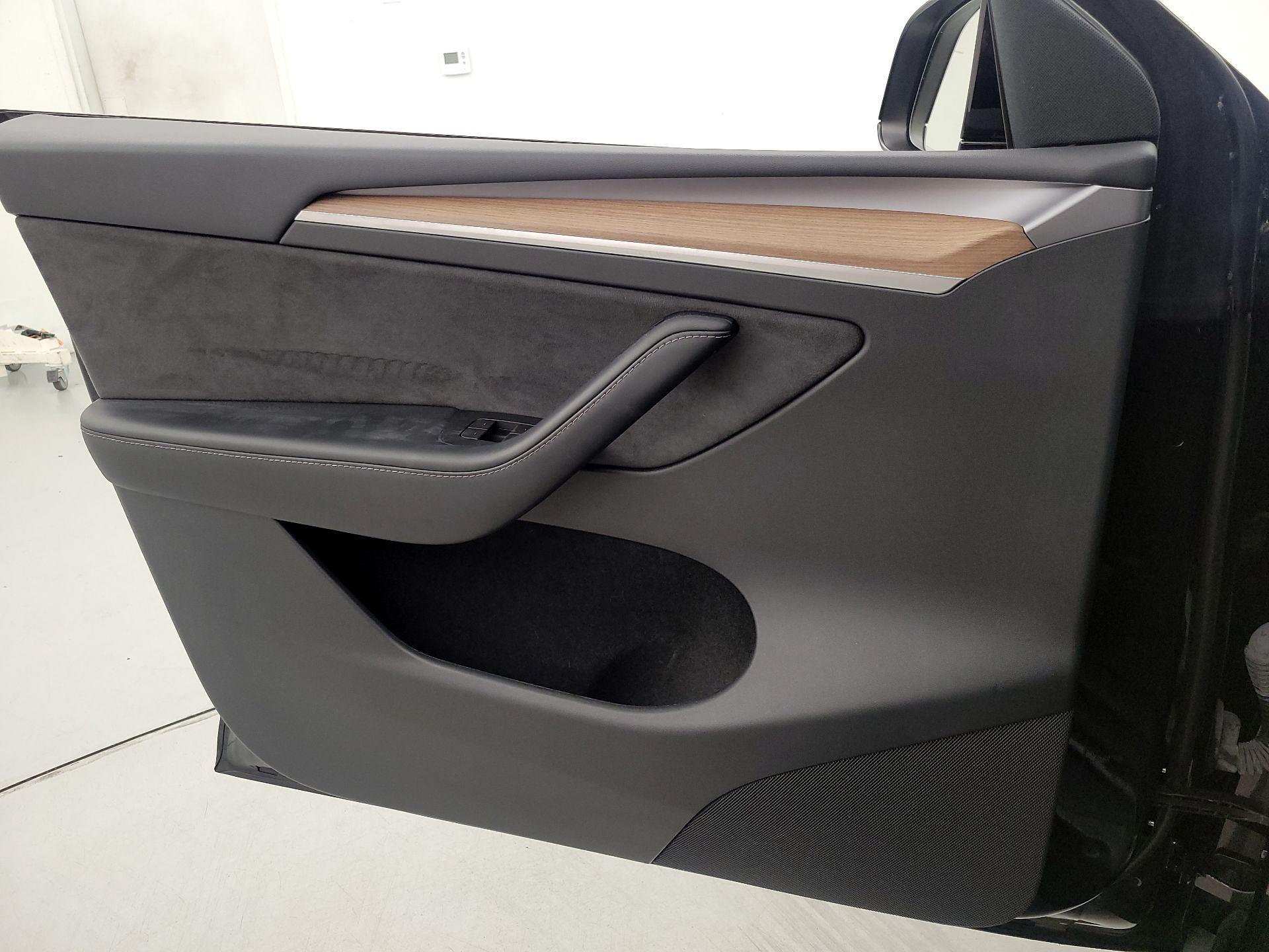 Thumbnail: 2023 Tesla Model Y - 12