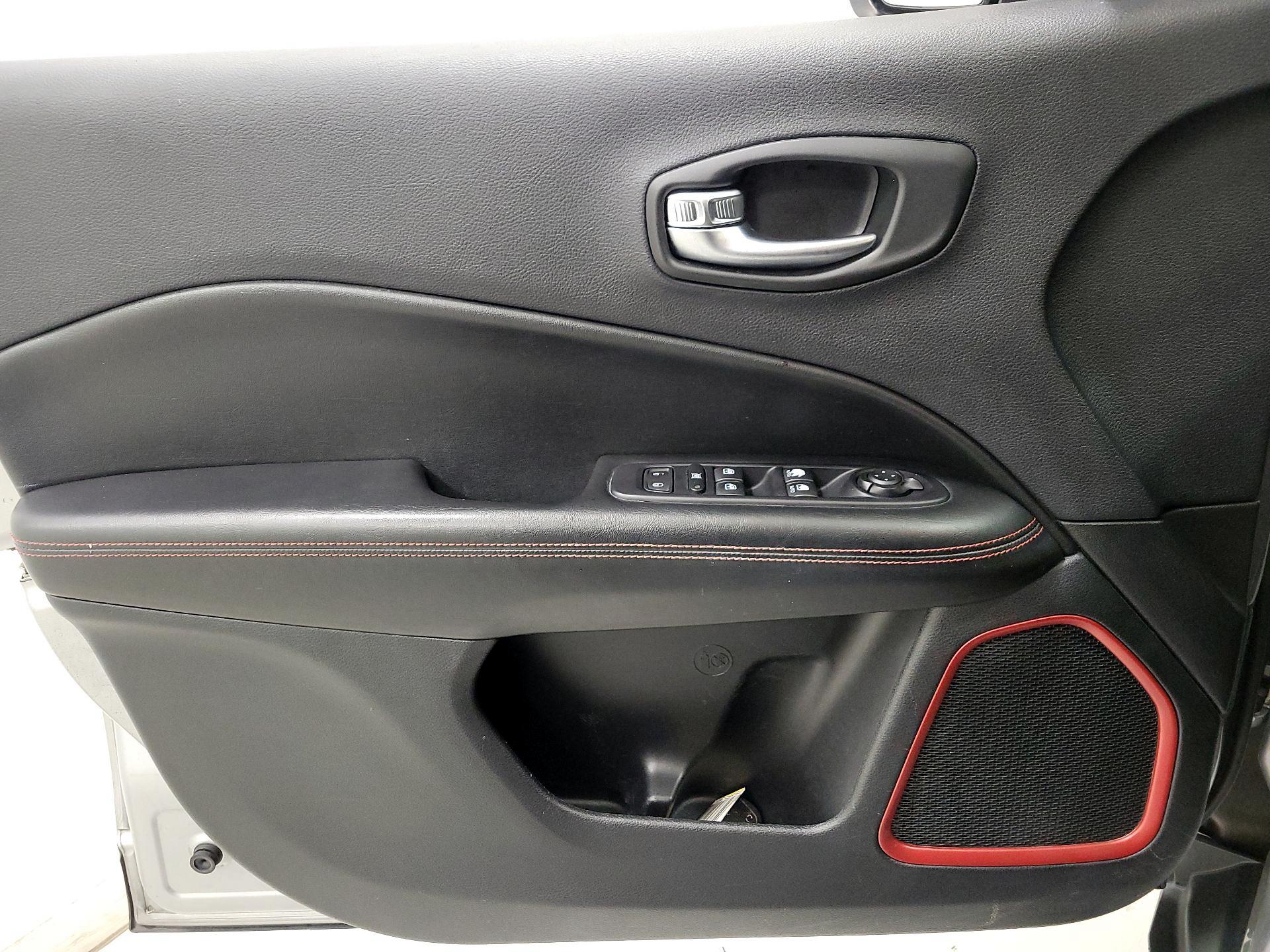 Thumbnail: 2020 Jeep Compass - 12