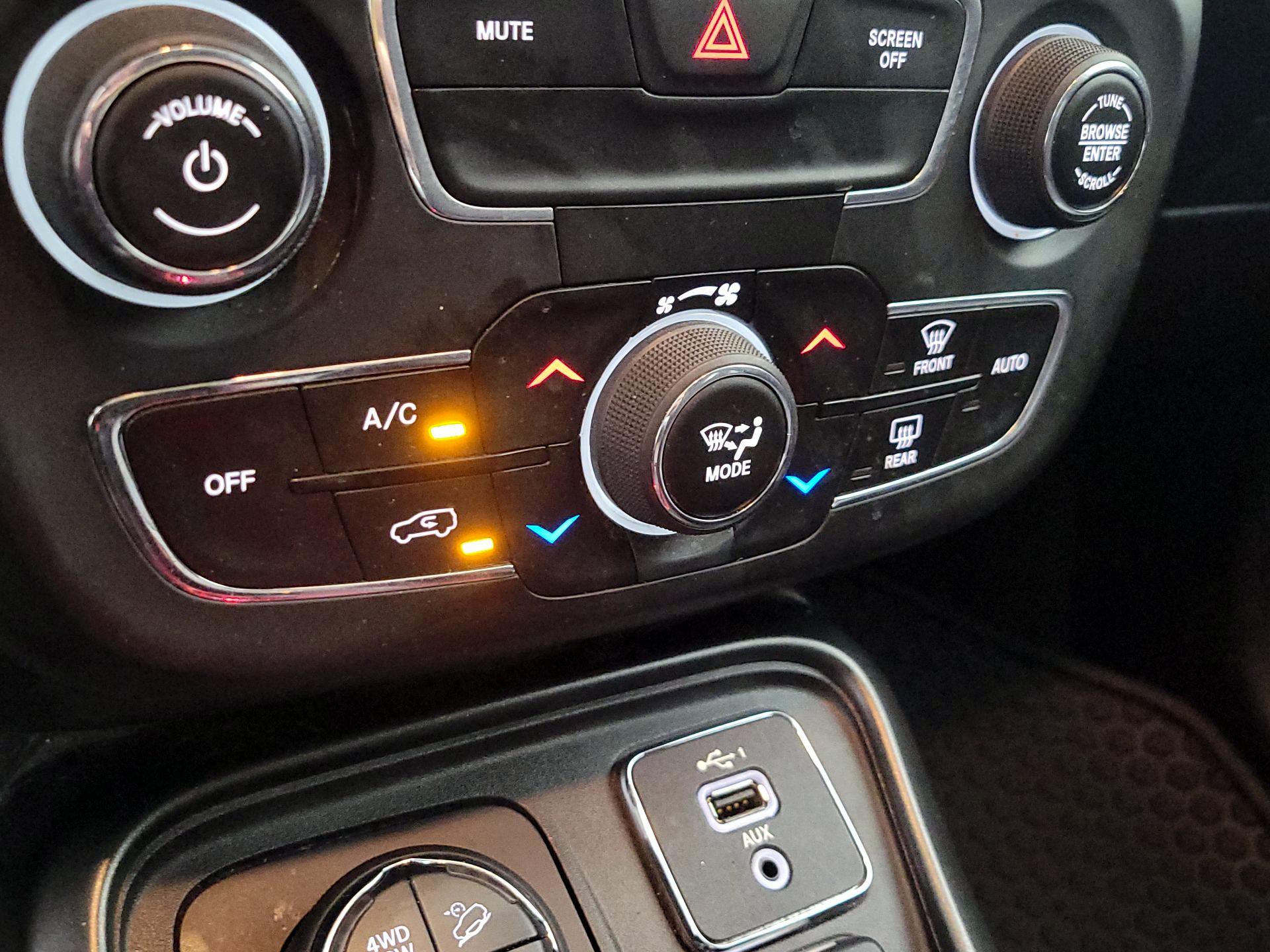 Thumbnail: 2020 Jeep Compass - 16