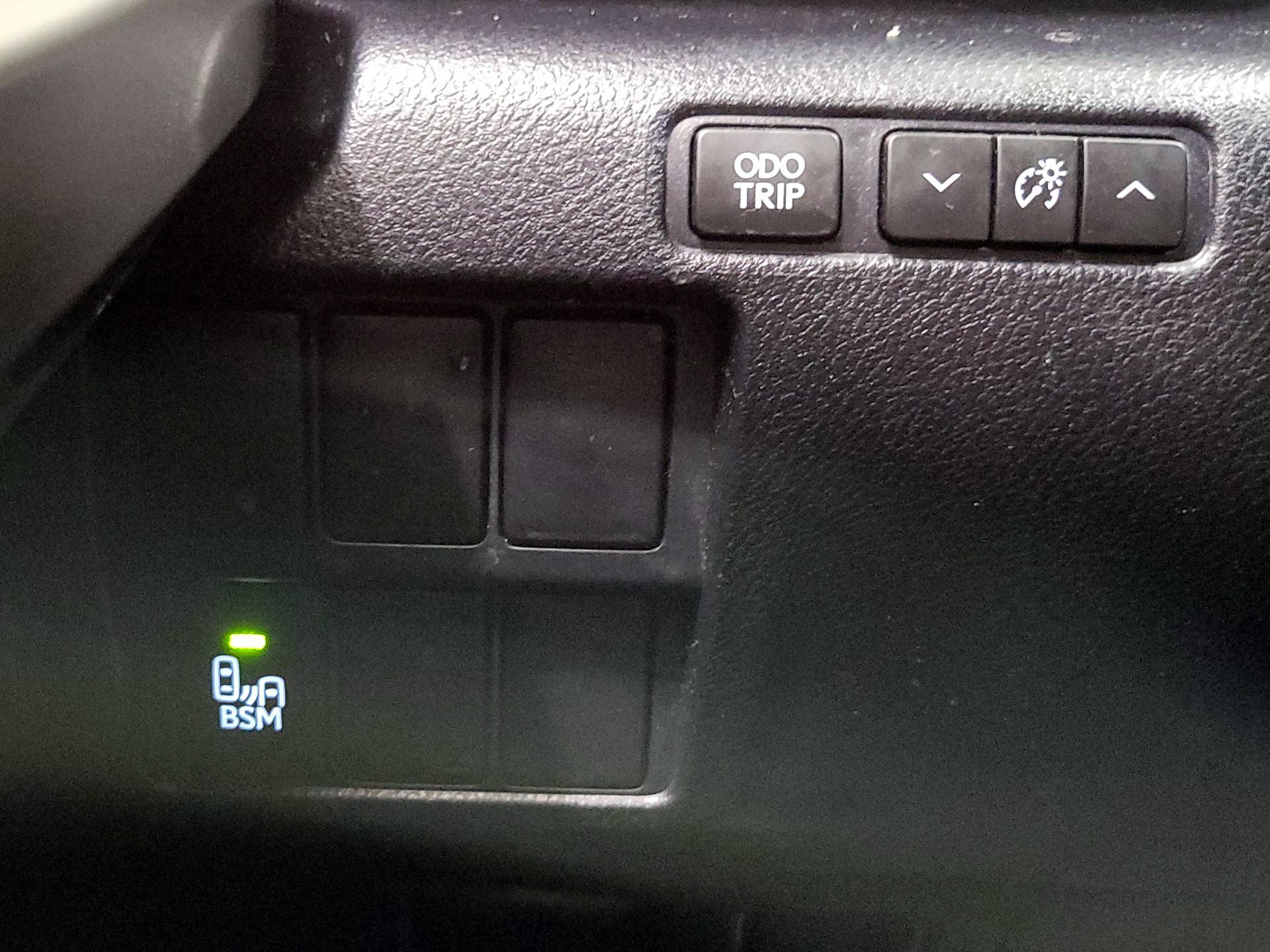 Thumbnail: 2016 Lexus IS - 13