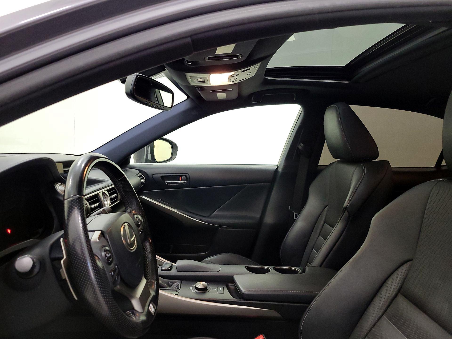 Thumbnail: 2016 Lexus IS - 20