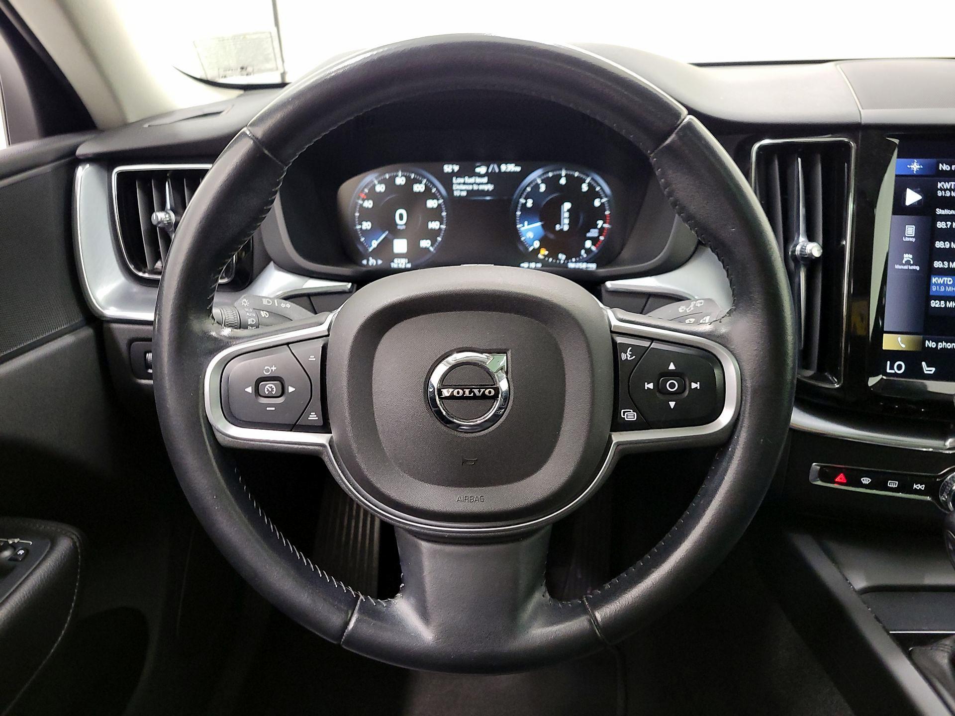 Thumbnail: 2020 Volvo XC60 - 10