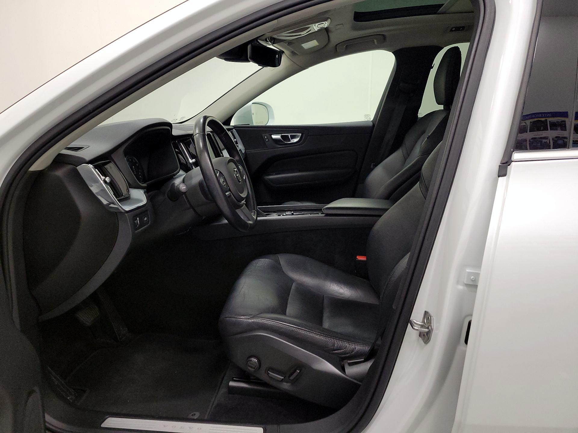 Thumbnail: 2020 Volvo XC60 - 11