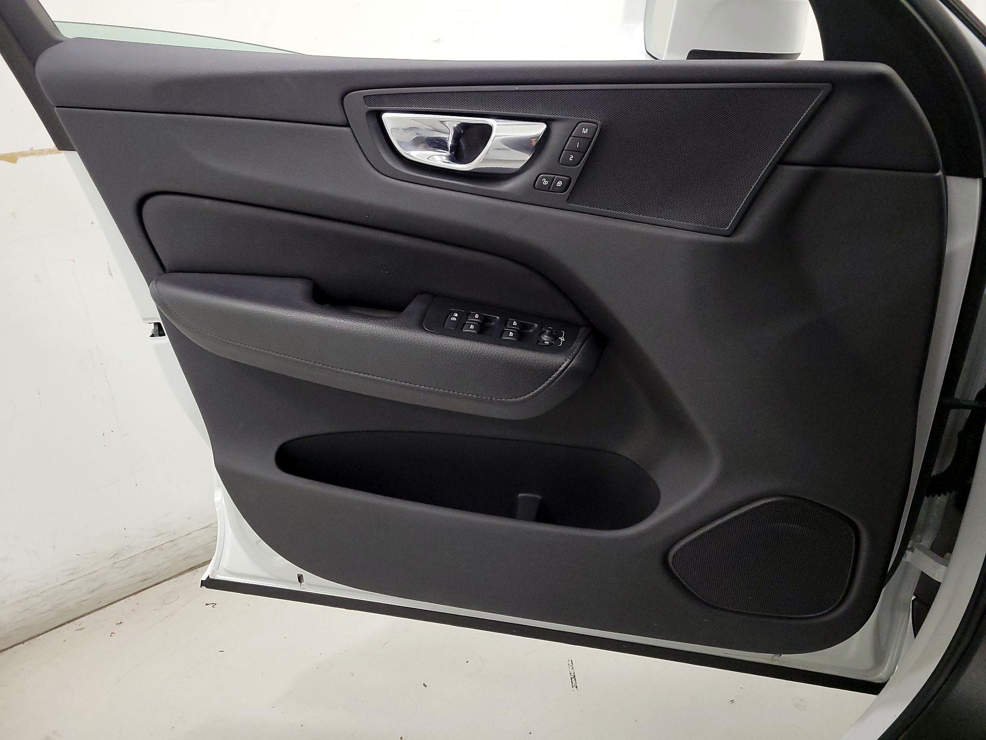 Thumbnail: 2020 Volvo XC60 - 12