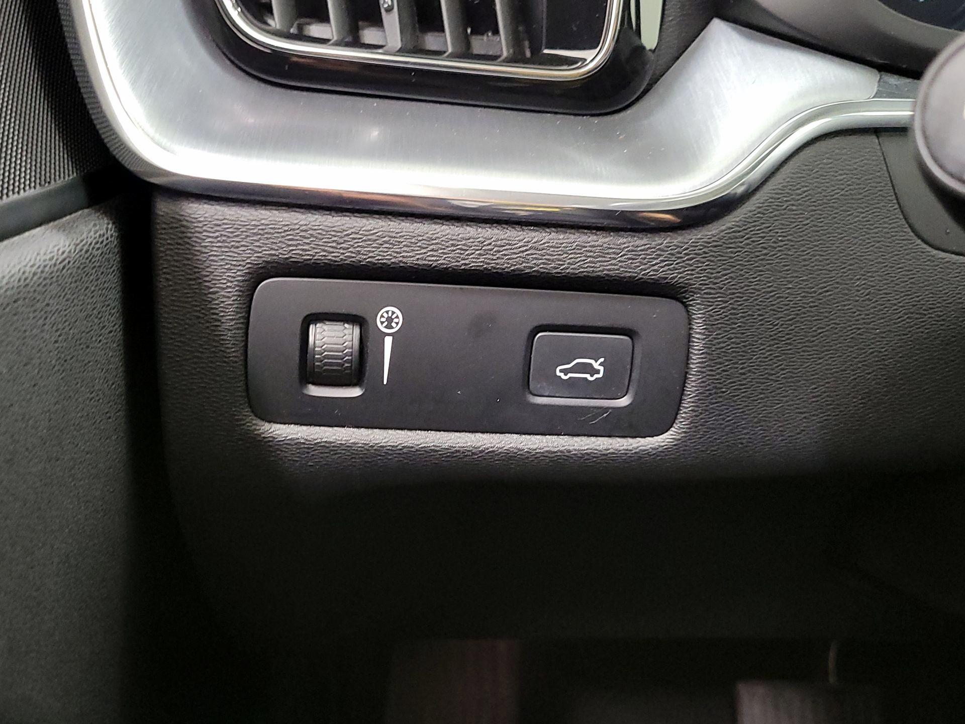 Thumbnail: 2020 Volvo XC60 - 13