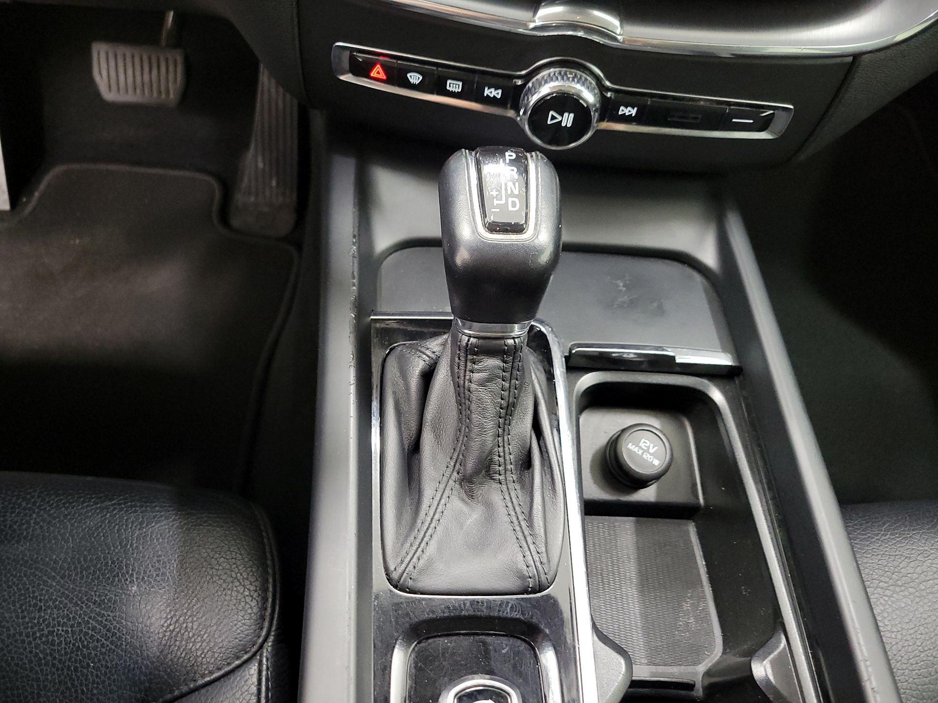 Thumbnail: 2020 Volvo XC60 - 17