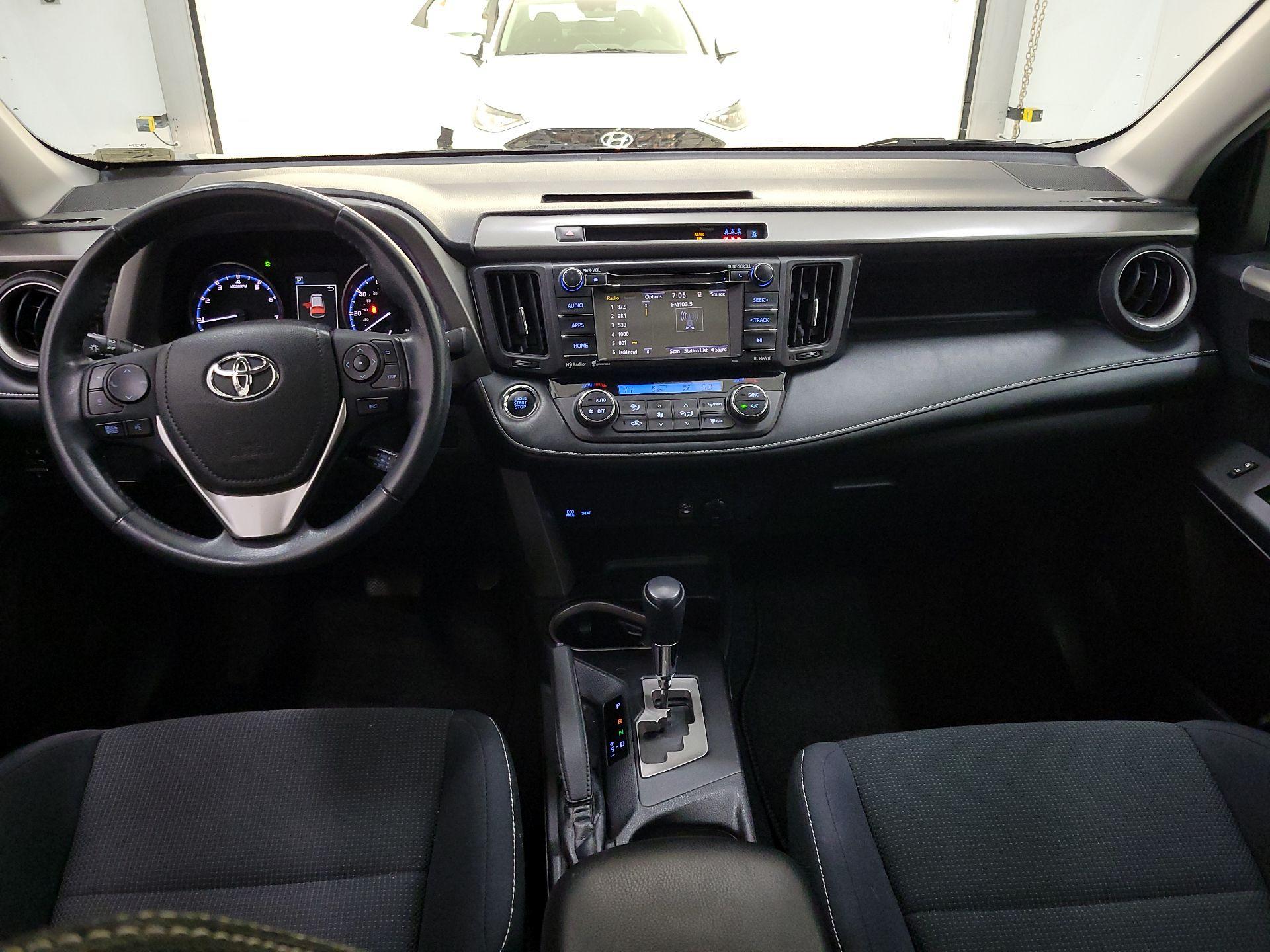 Thumbnail: 2018 Toyota RAV4 - 9