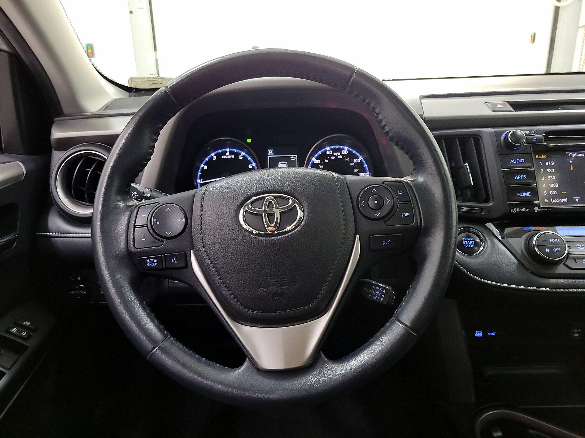 Thumbnail: 2018 Toyota RAV4 - 10