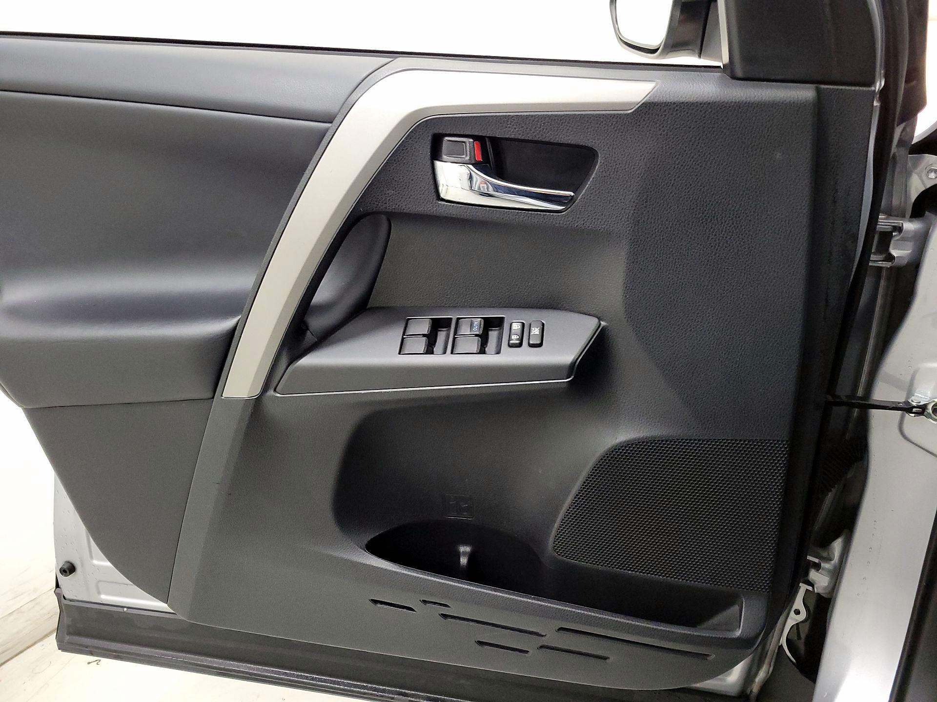 Thumbnail: 2018 Toyota RAV4 - 12