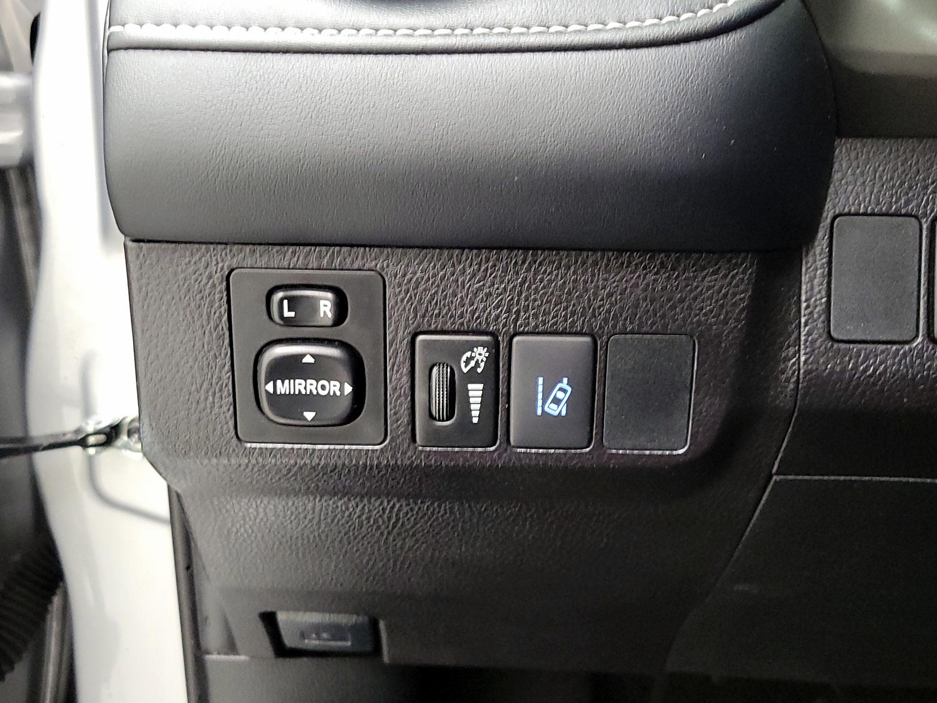 Thumbnail: 2018 Toyota RAV4 - 13