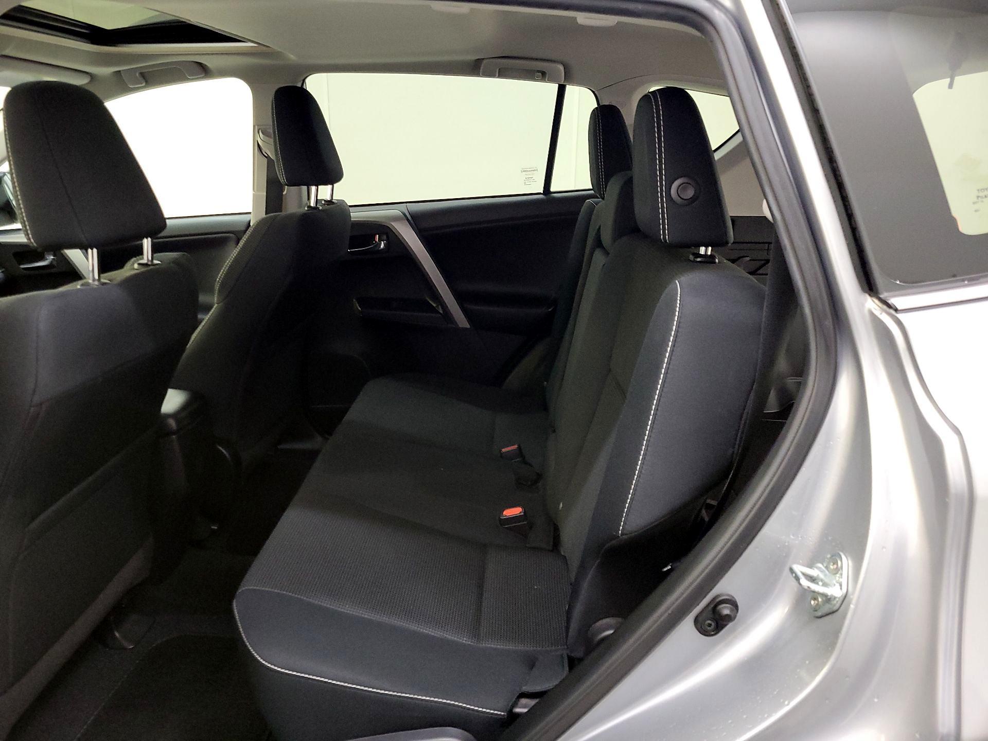 Thumbnail: 2018 Toyota RAV4 - 20