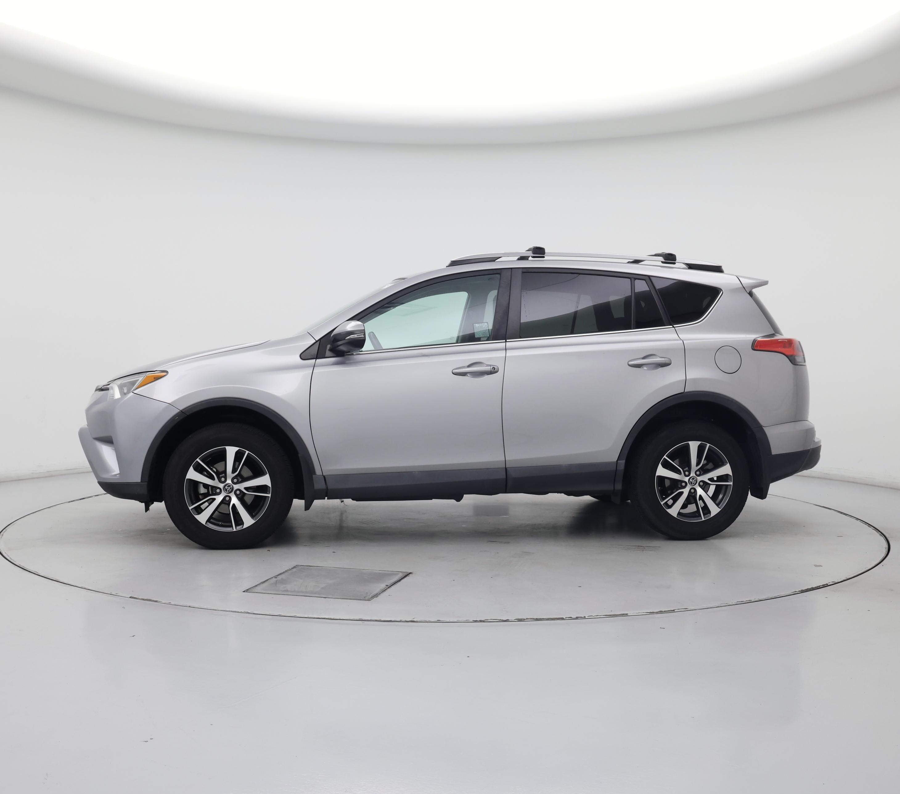 Thumbnail: 2018 Toyota RAV4 - 3