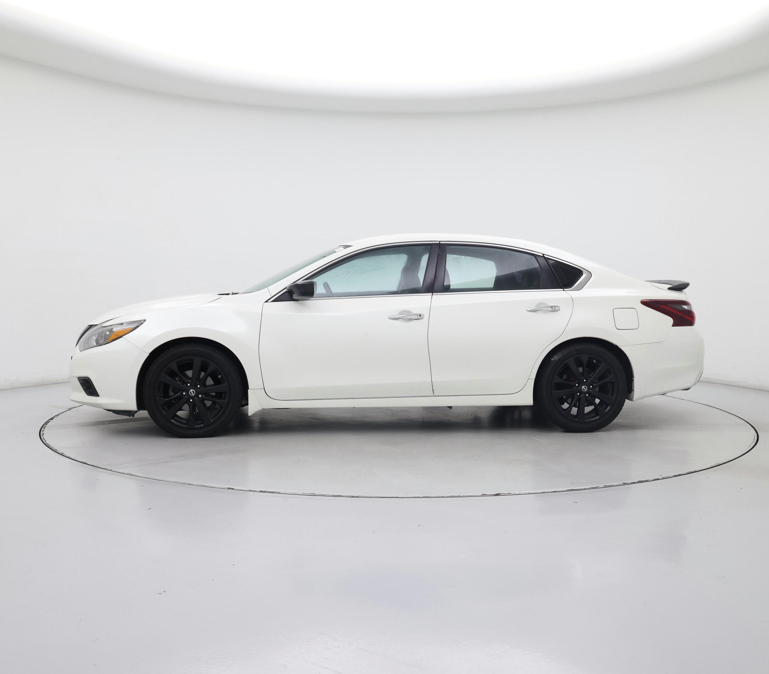 Thumbnail: 2018 Nissan Altima - 3