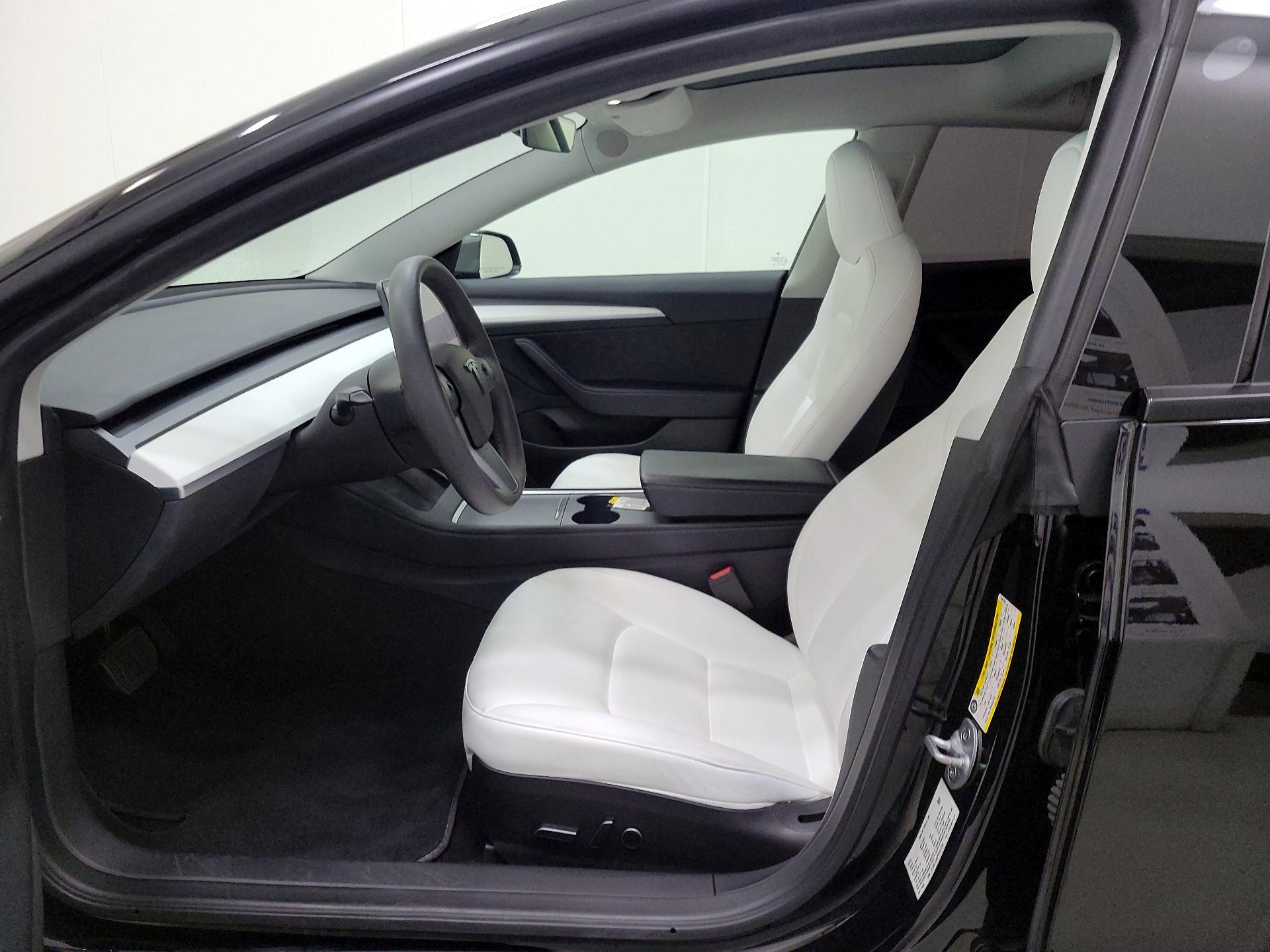 Thumbnail: 2023 Tesla Model 3 - 11