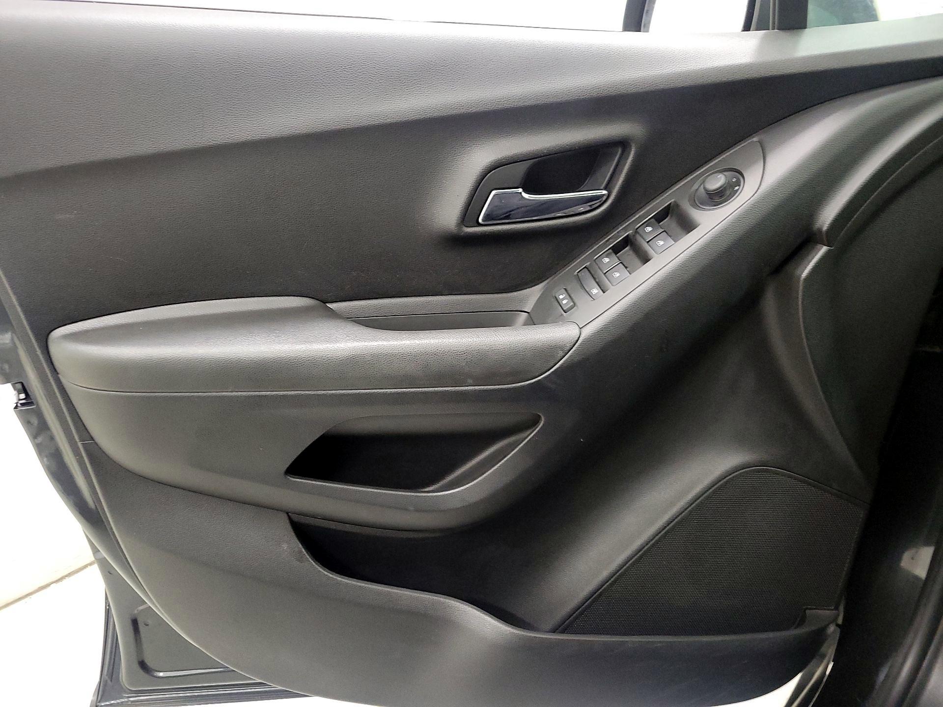 Thumbnail: 2018 Chevrolet Trax - 12