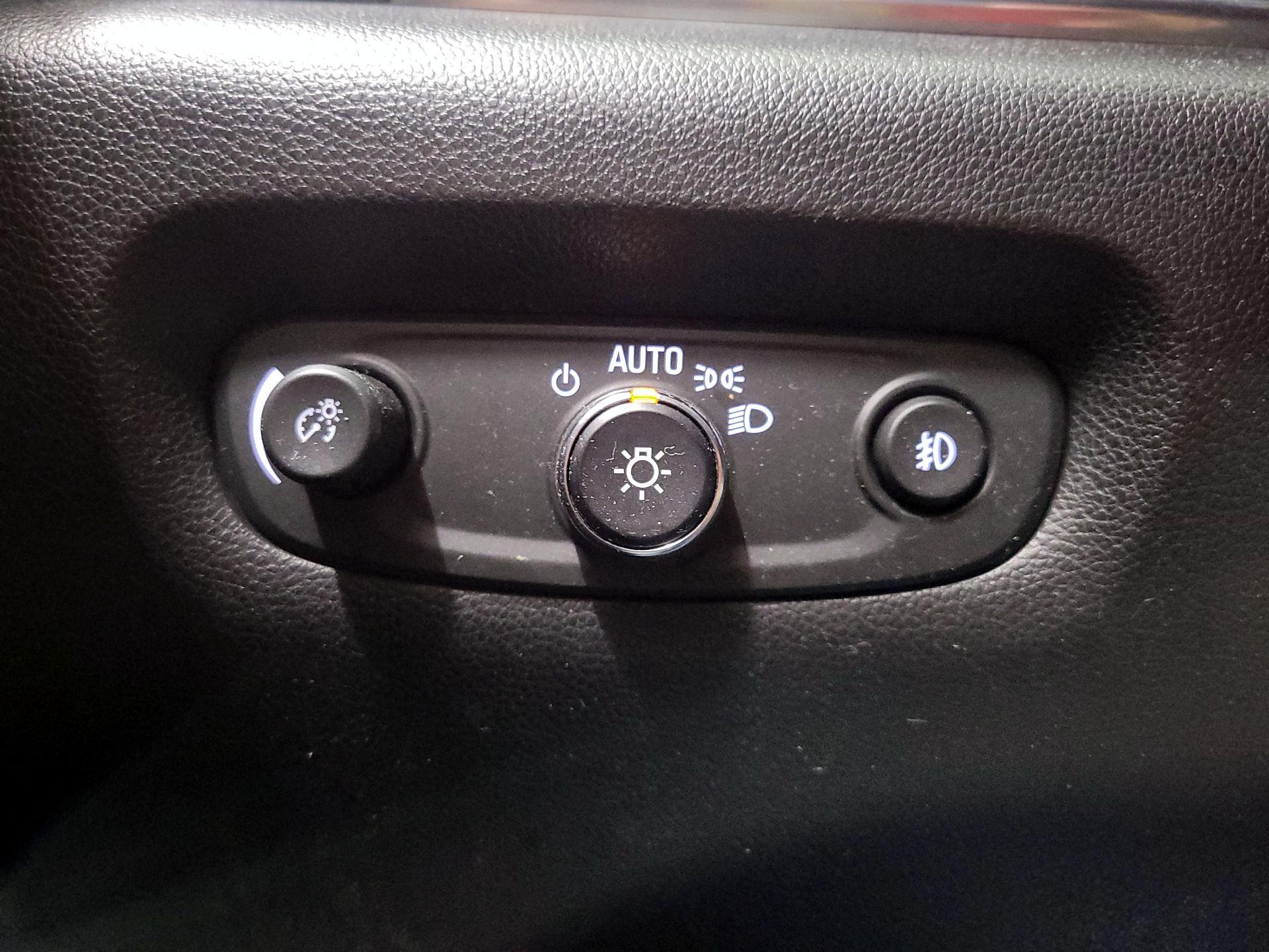 Thumbnail: 2020 Chevrolet Traverse - 13