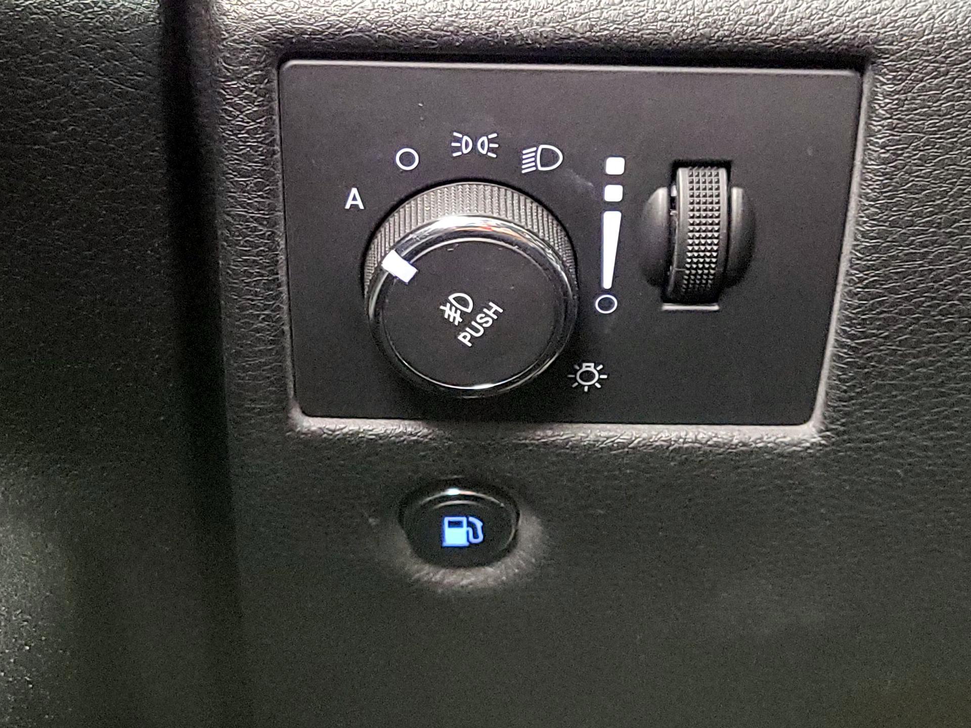 Thumbnail: 2015 Jeep Grand Cherokee - 13