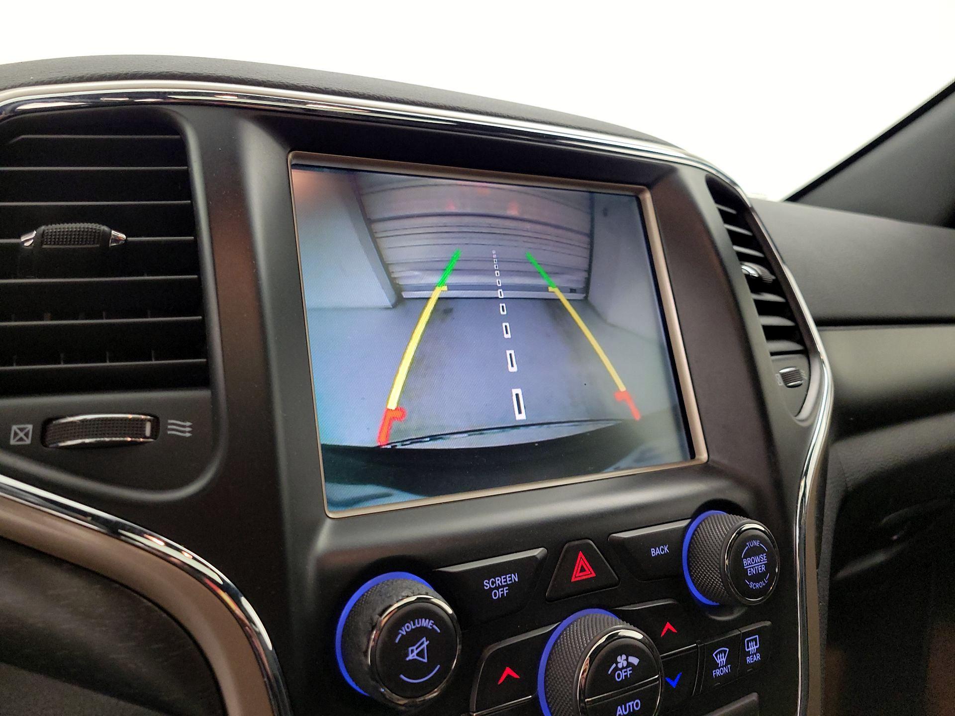 Thumbnail: 2015 Jeep Grand Cherokee - 14