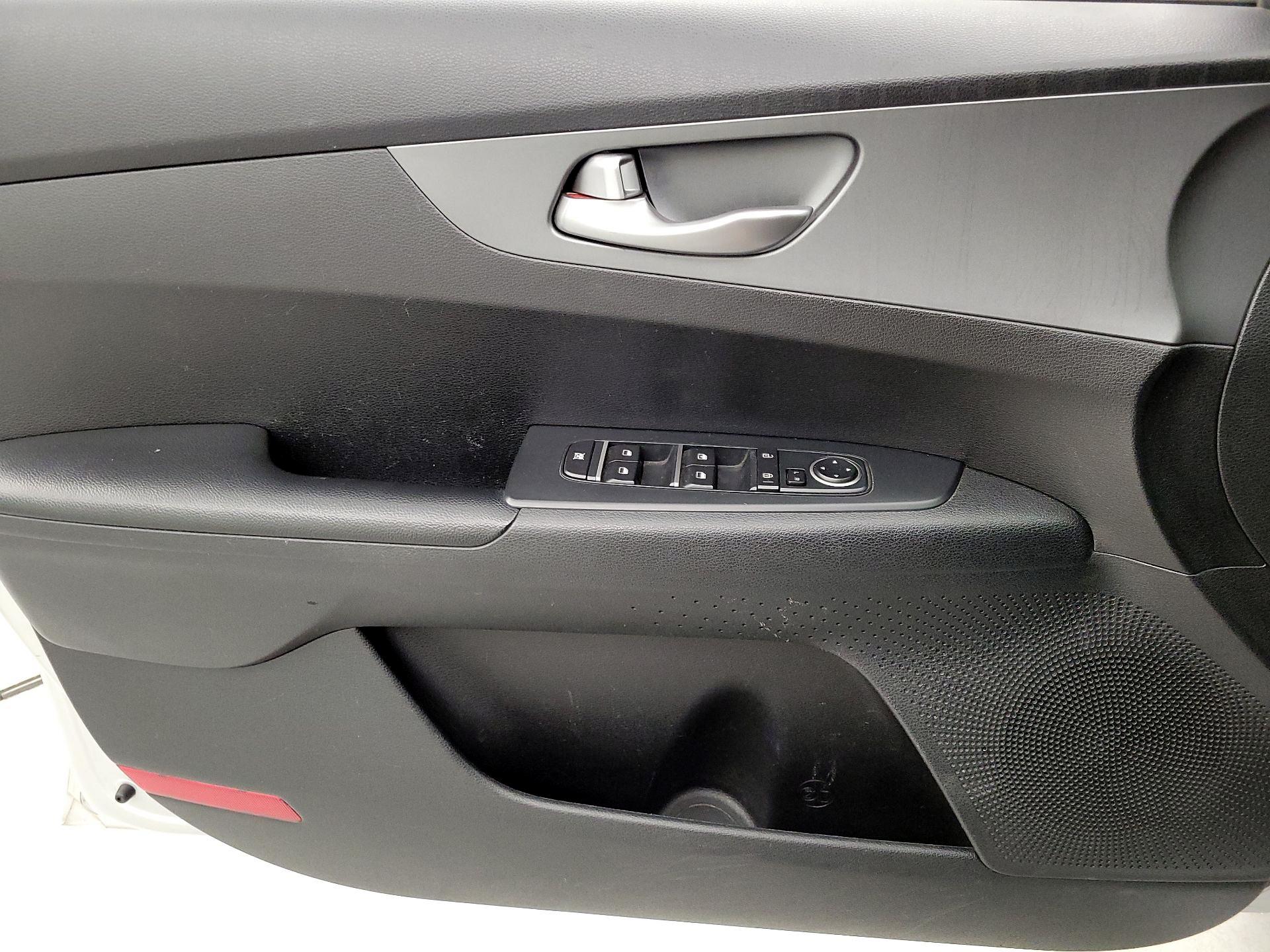 Thumbnail: 2019 Kia Forte - 12