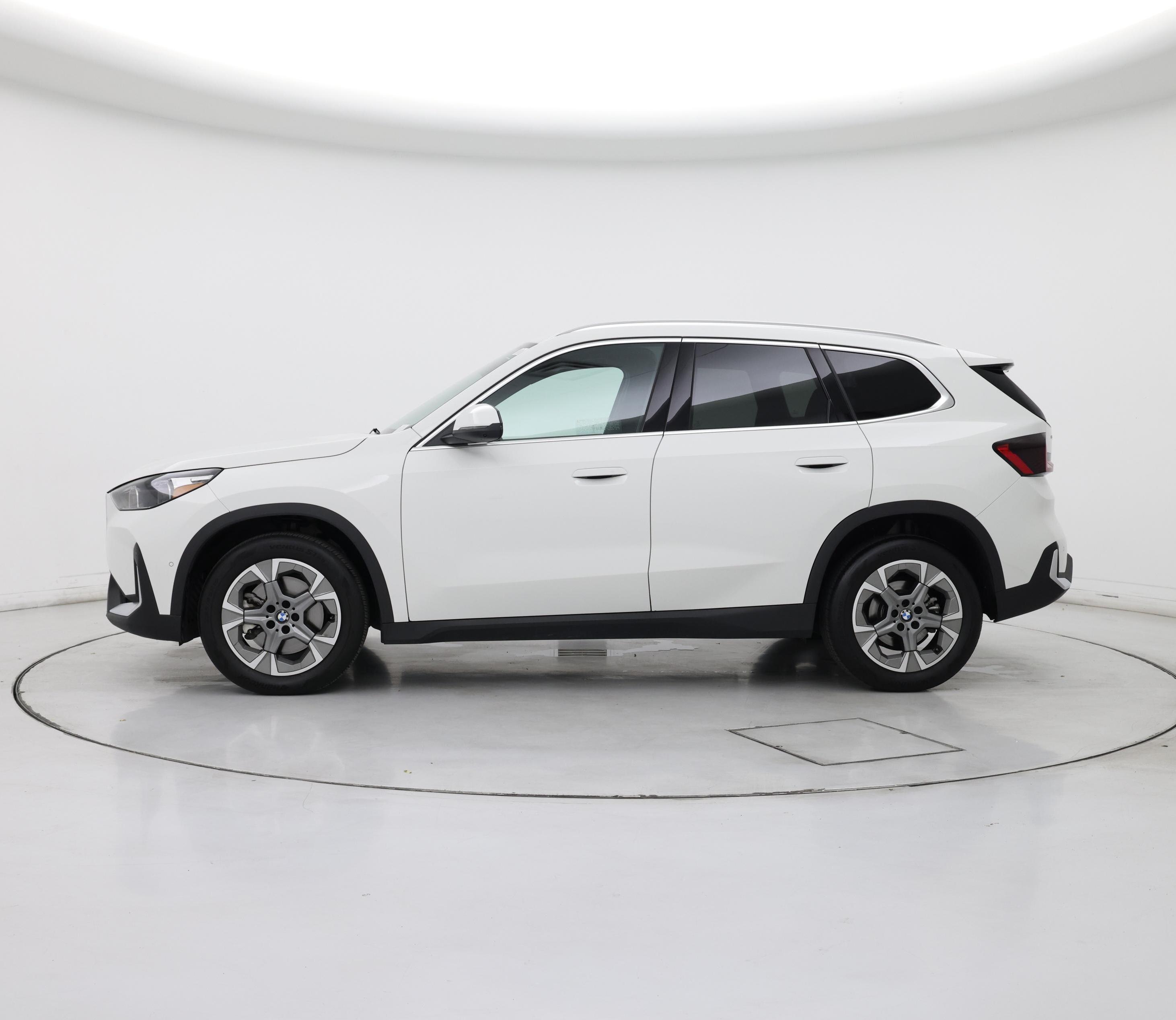 Thumbnail: 2023 BMW X1 - 3