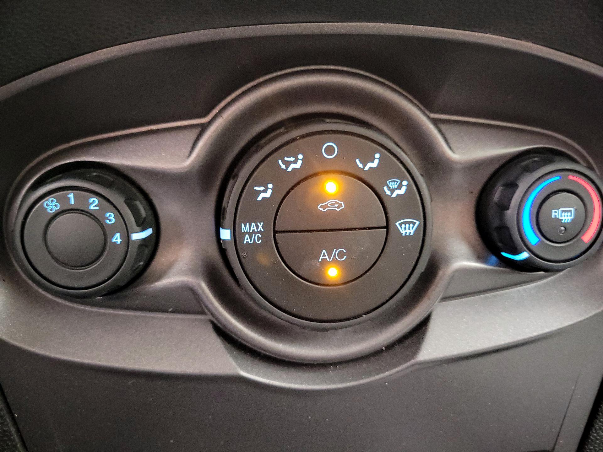 Thumbnail: 2016 Ford Fiesta - 15