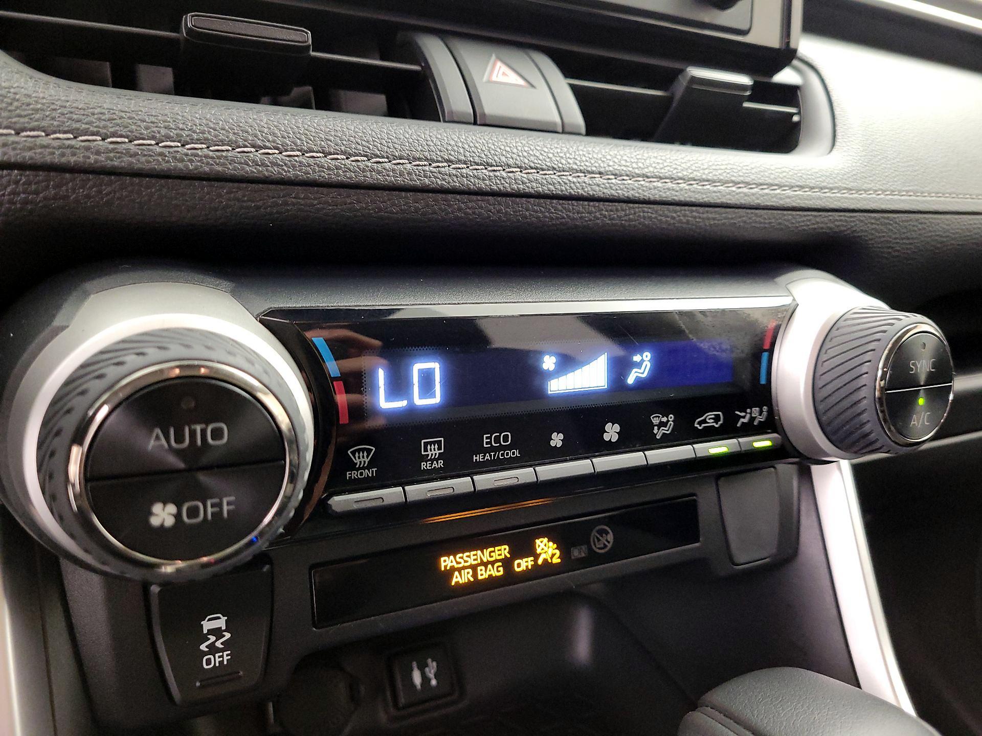 Thumbnail: 2019 Toyota RAV4 - 16