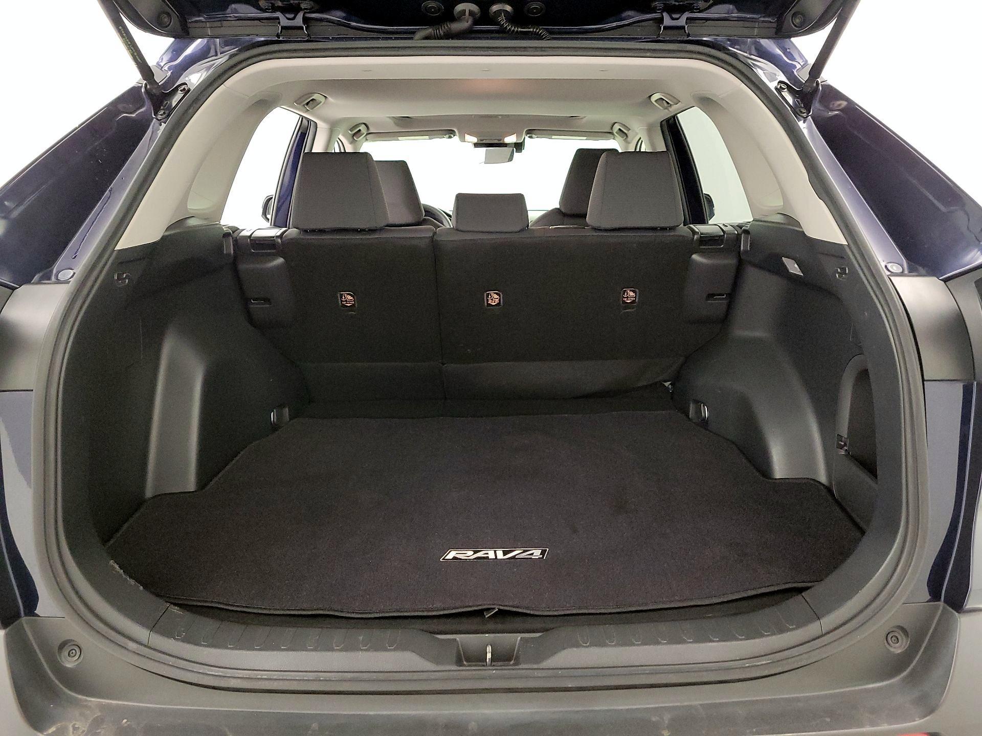 Thumbnail: 2019 Toyota RAV4 - 19
