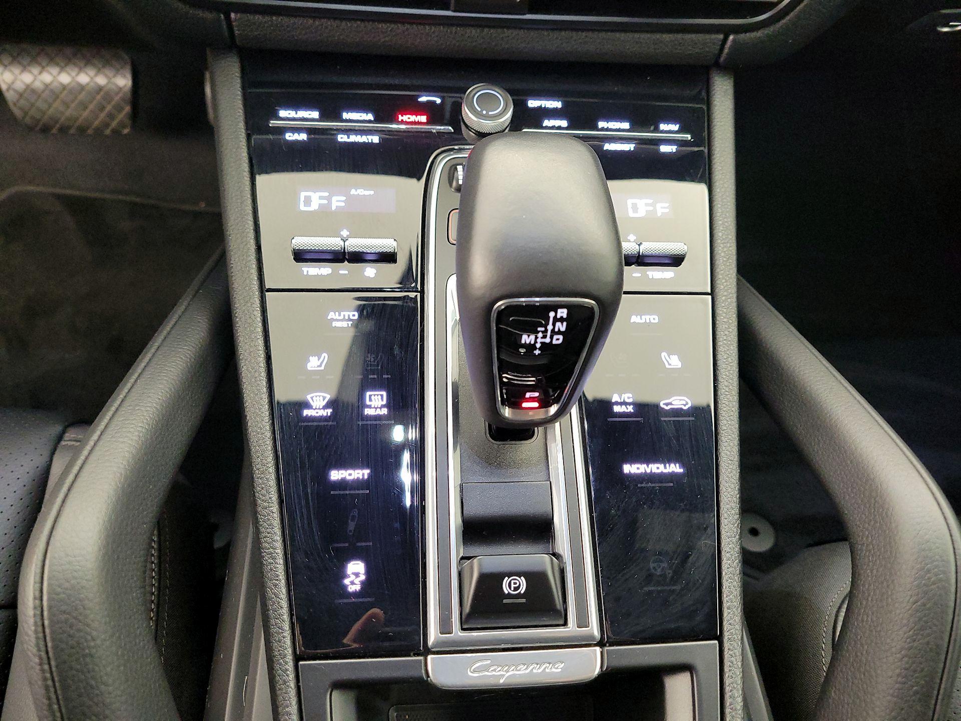 Thumbnail: 2020 Porsche Cayenne - 18