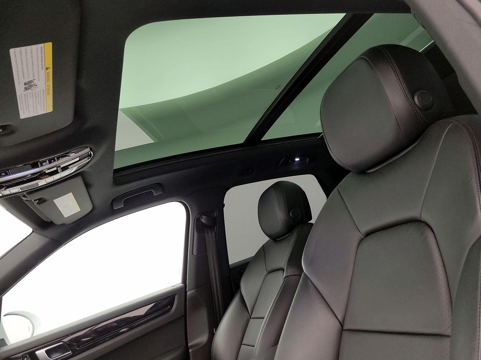 Thumbnail: 2020 Porsche Cayenne - 20