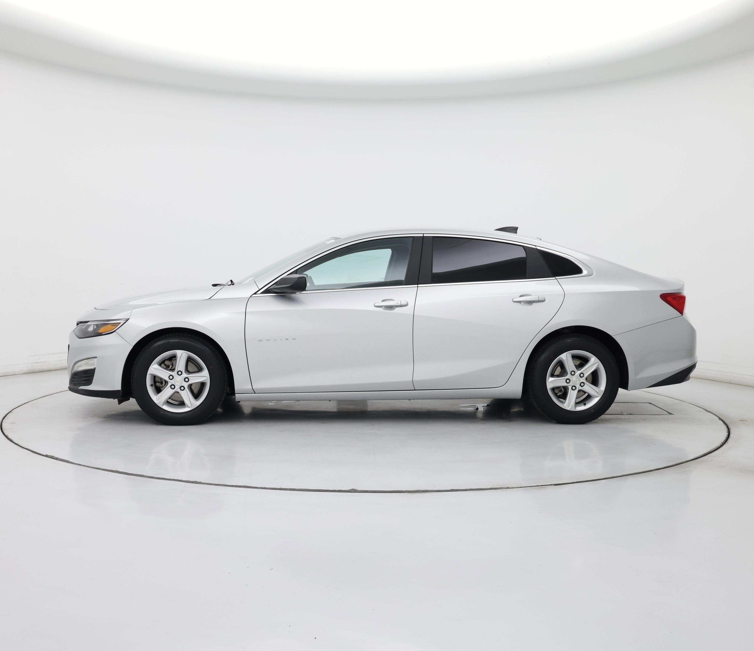 Thumbnail: 2020 Chevrolet Malibu - 3