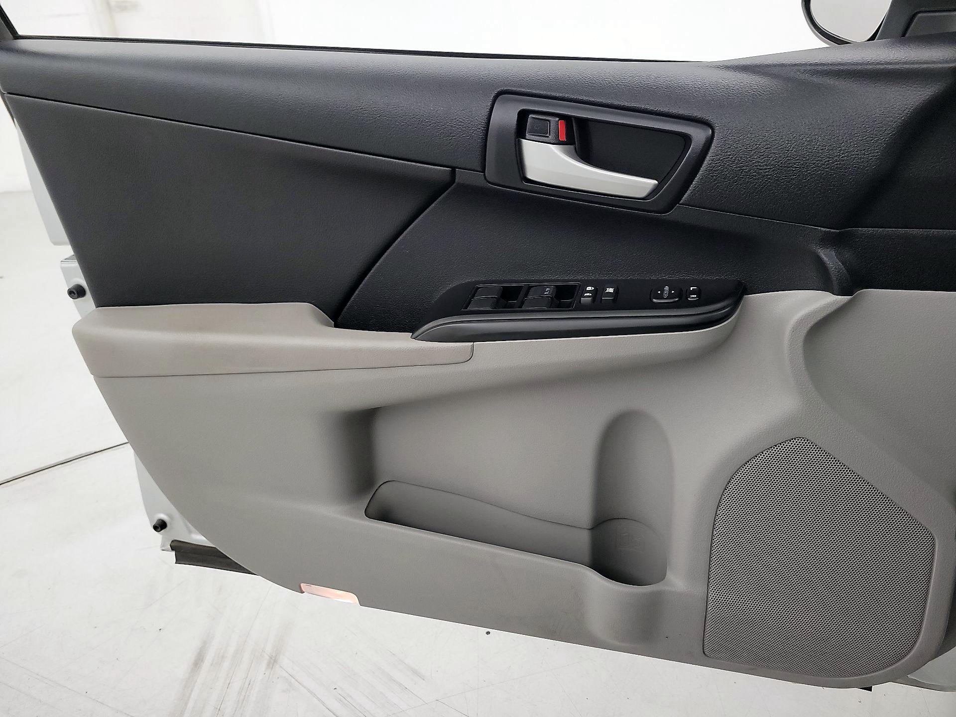 Thumbnail: 2014 Toyota Camry - 12