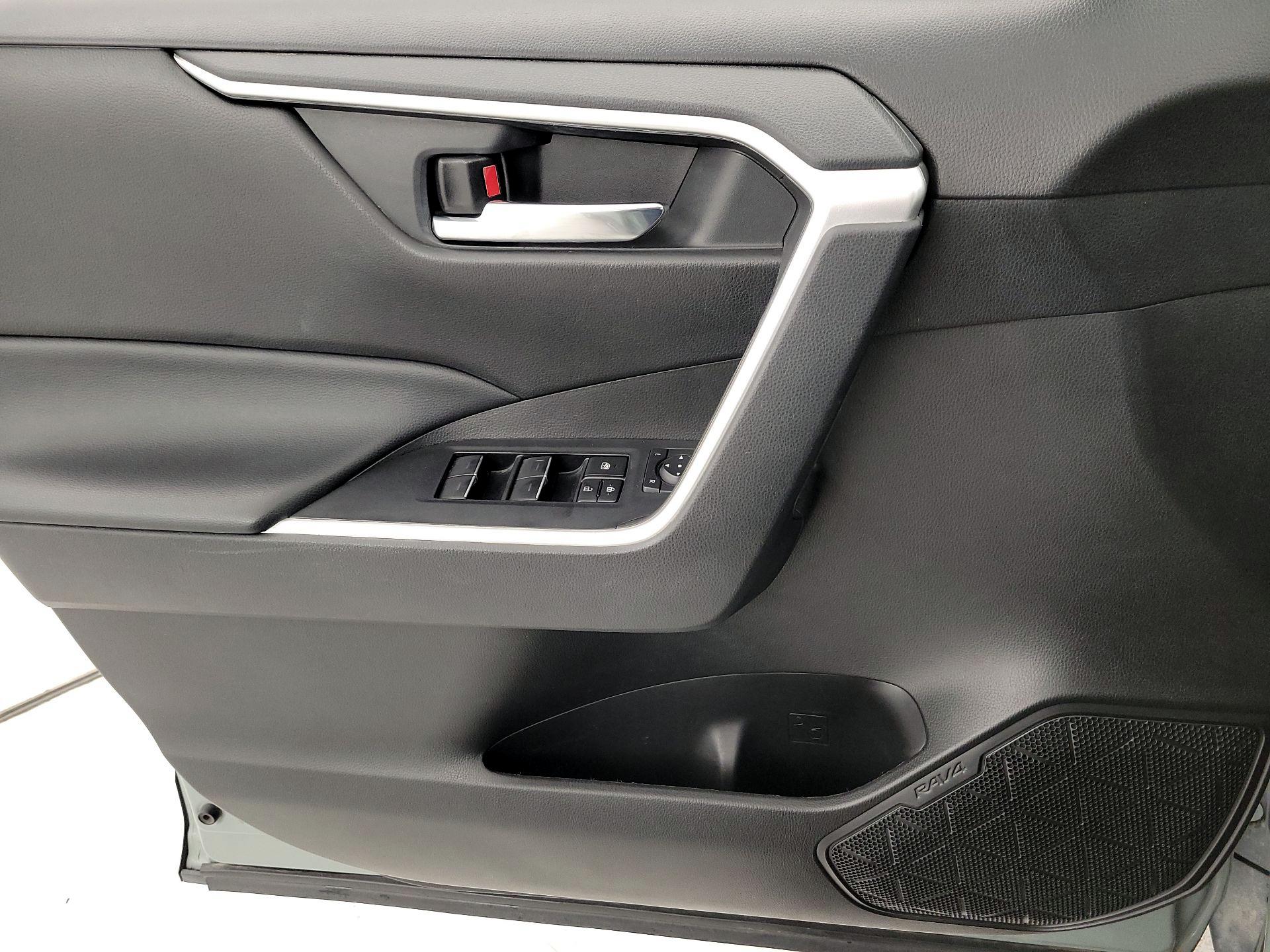 Thumbnail: 2022 Toyota RAV4 - 12