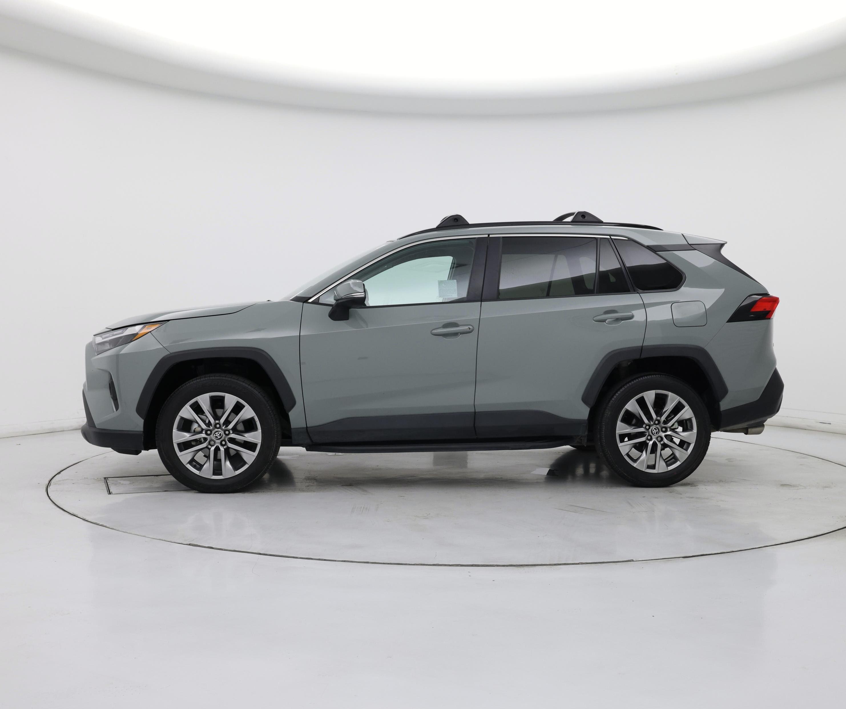 Thumbnail: 2022 Toyota RAV4 - 3