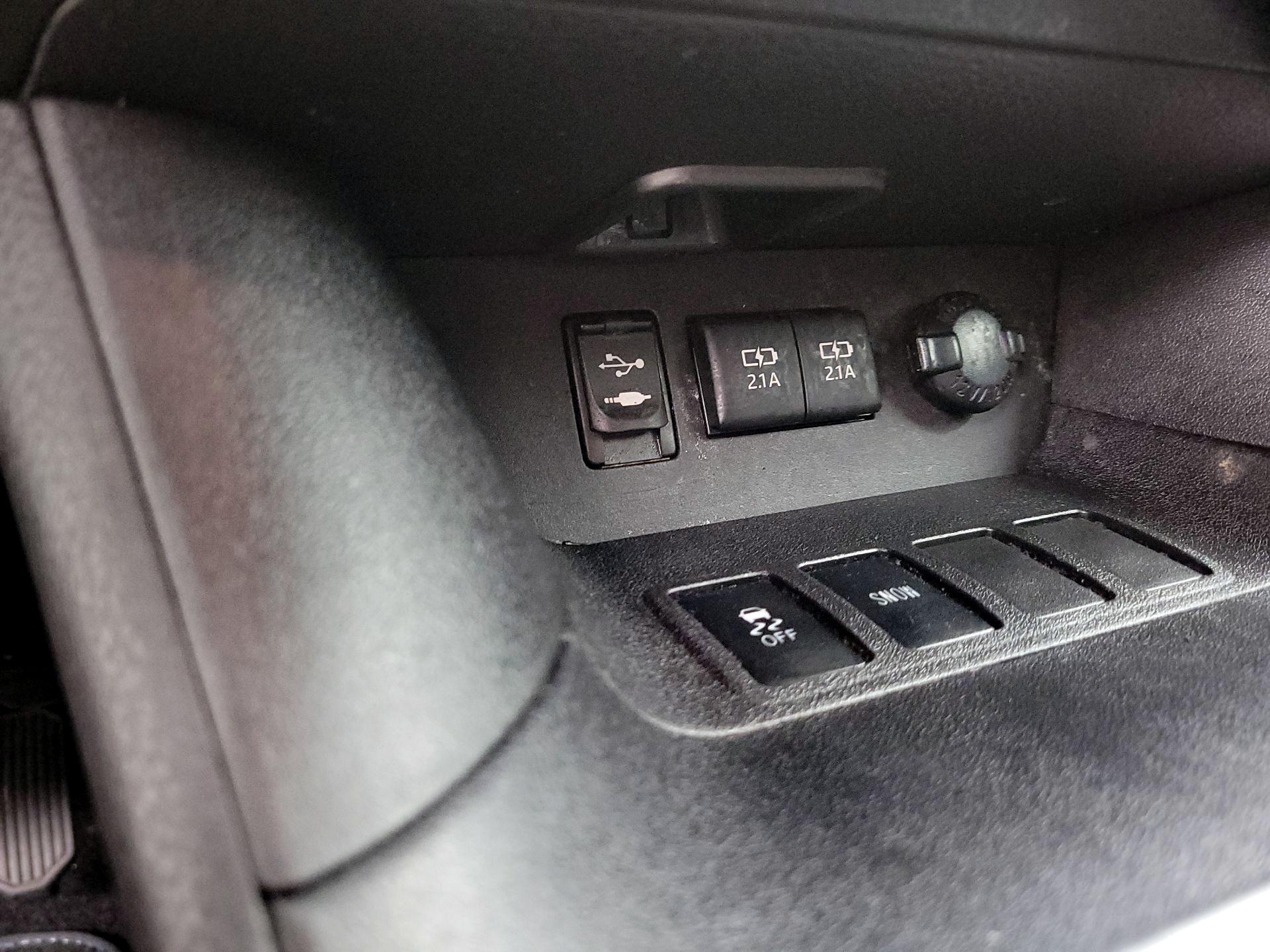 Thumbnail: 2018 Toyota Highlander - 18