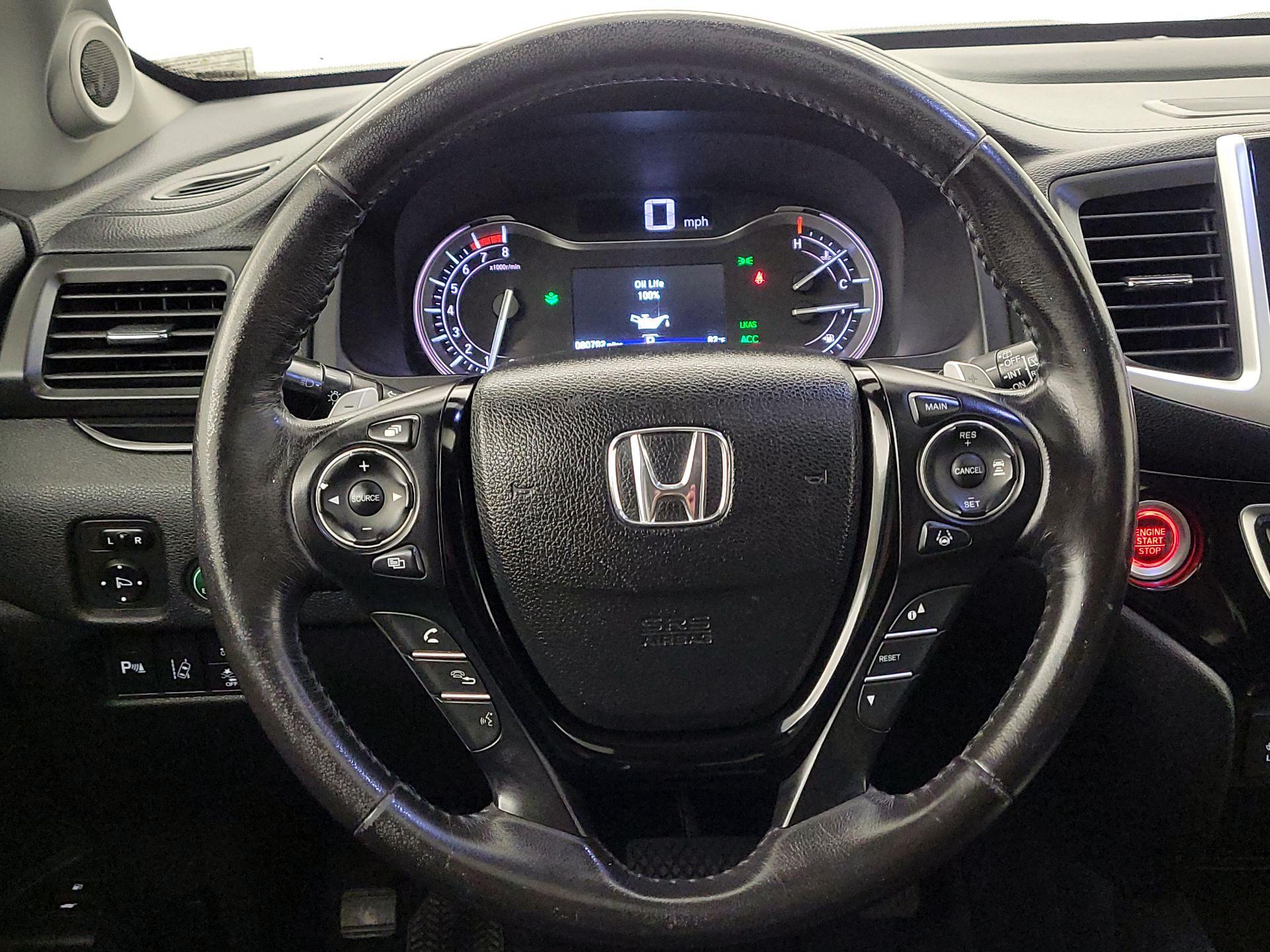 Thumbnail: 2017 Honda Pilot - 10