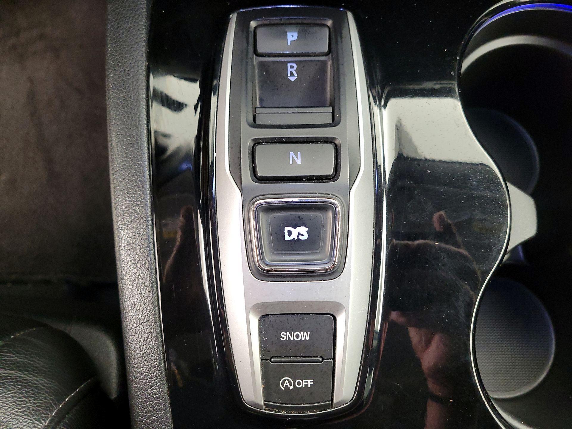 Thumbnail: 2017 Honda Pilot - 18