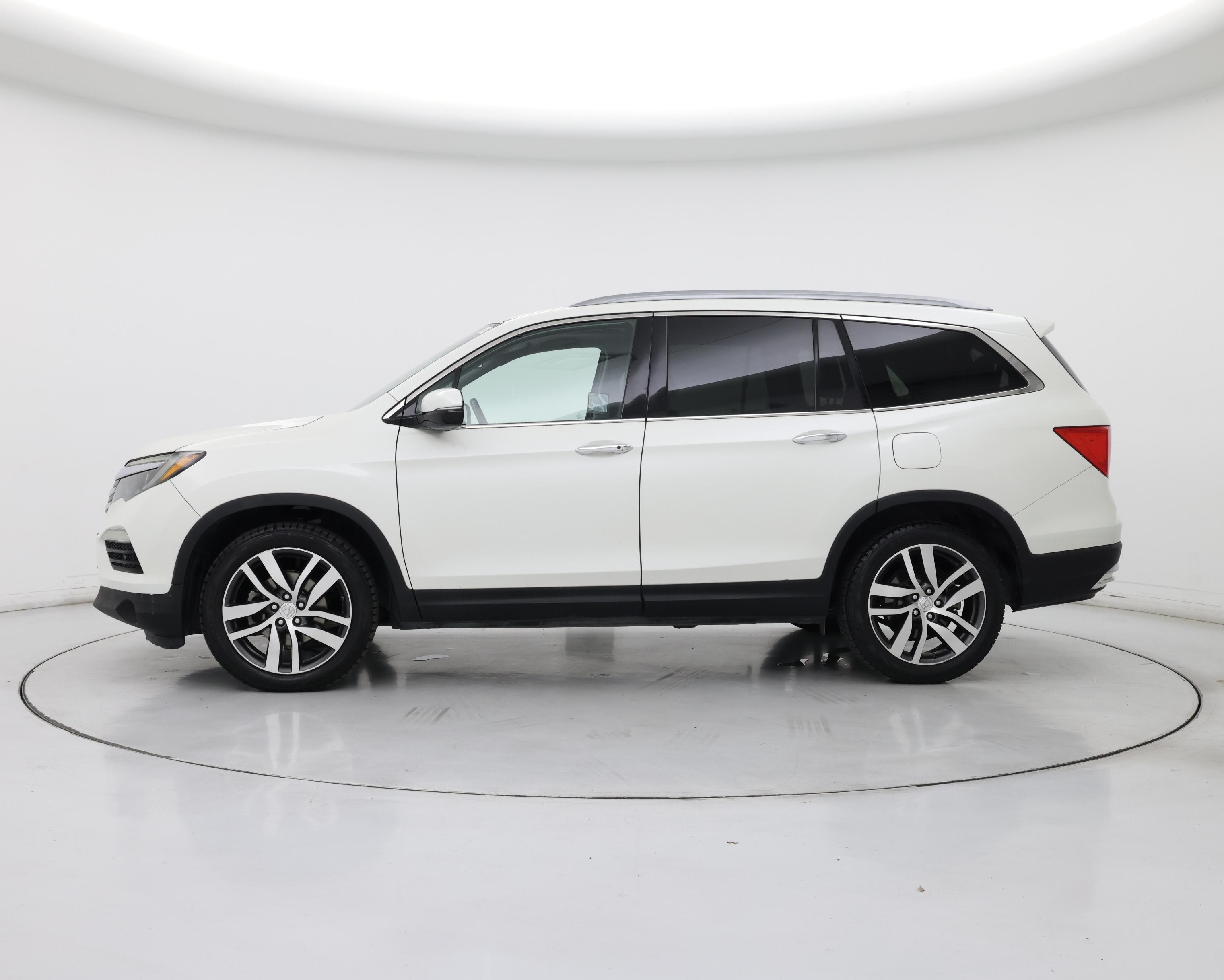 Thumbnail: 2017 Honda Pilot - 3