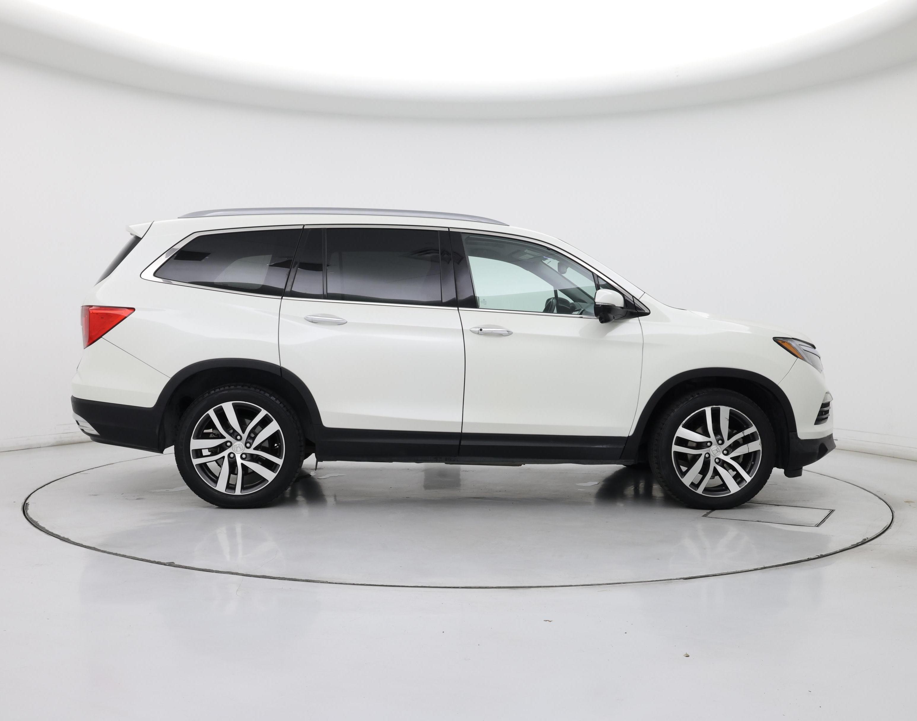 Thumbnail: 2017 Honda Pilot - 7