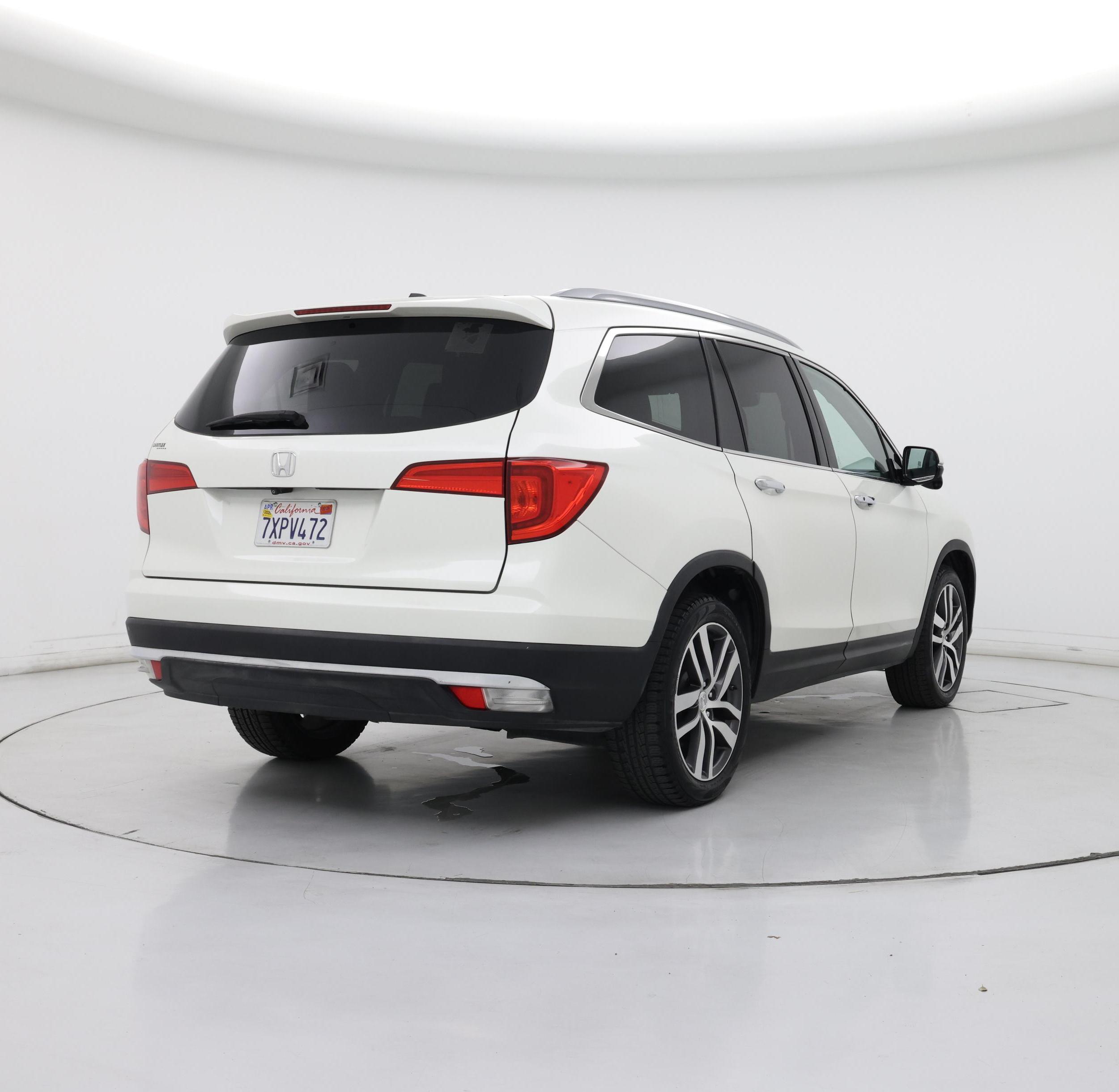 Thumbnail: 2017 Honda Pilot - 8