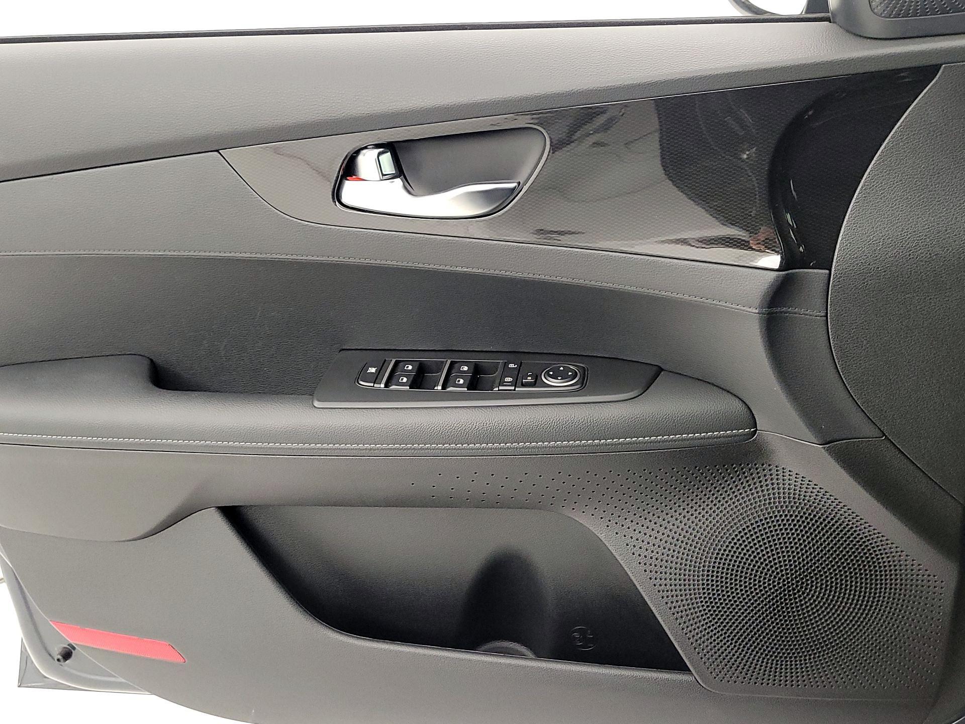 Thumbnail: 2023 Kia Forte - 12