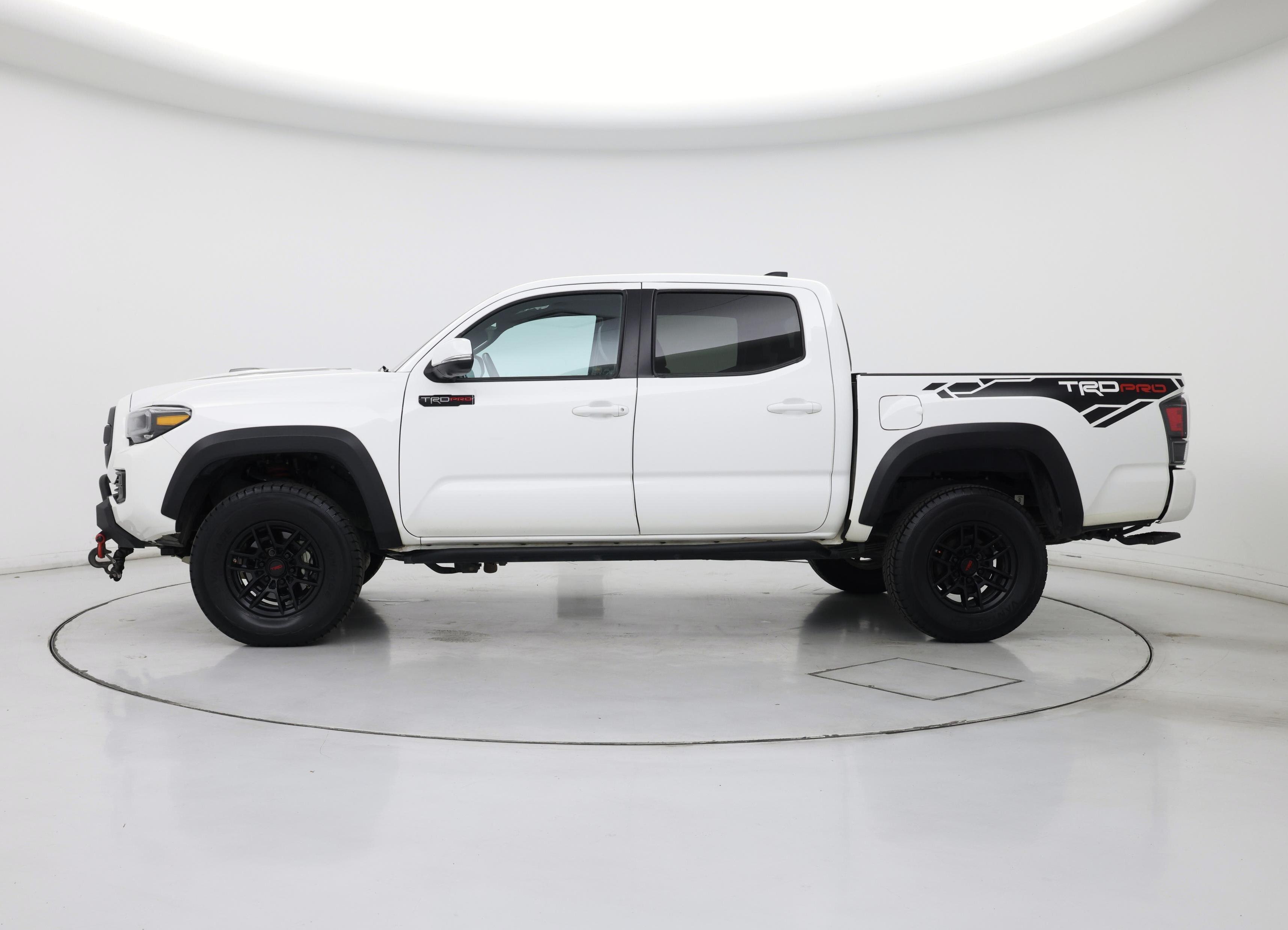 Thumbnail: 2020 Toyota Tacoma - 3