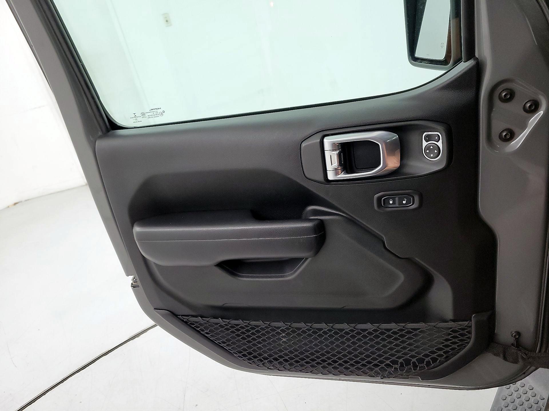 Thumbnail: 2018 Jeep Wrangler - 12